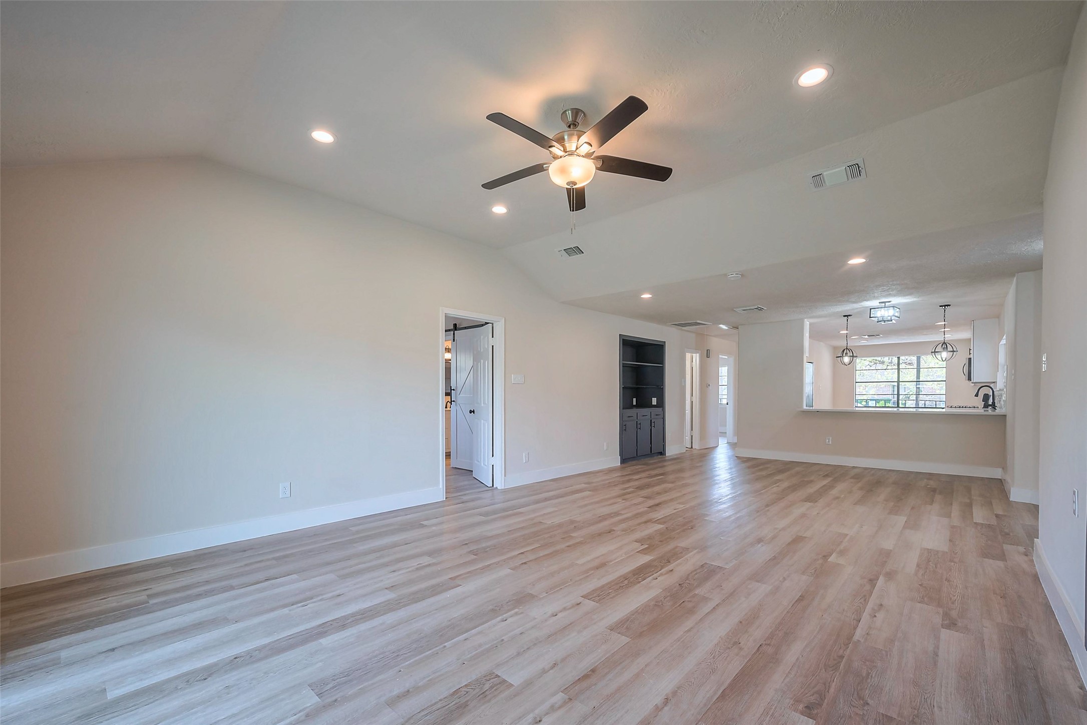 5502 Hewitt Drive Property Photo 8