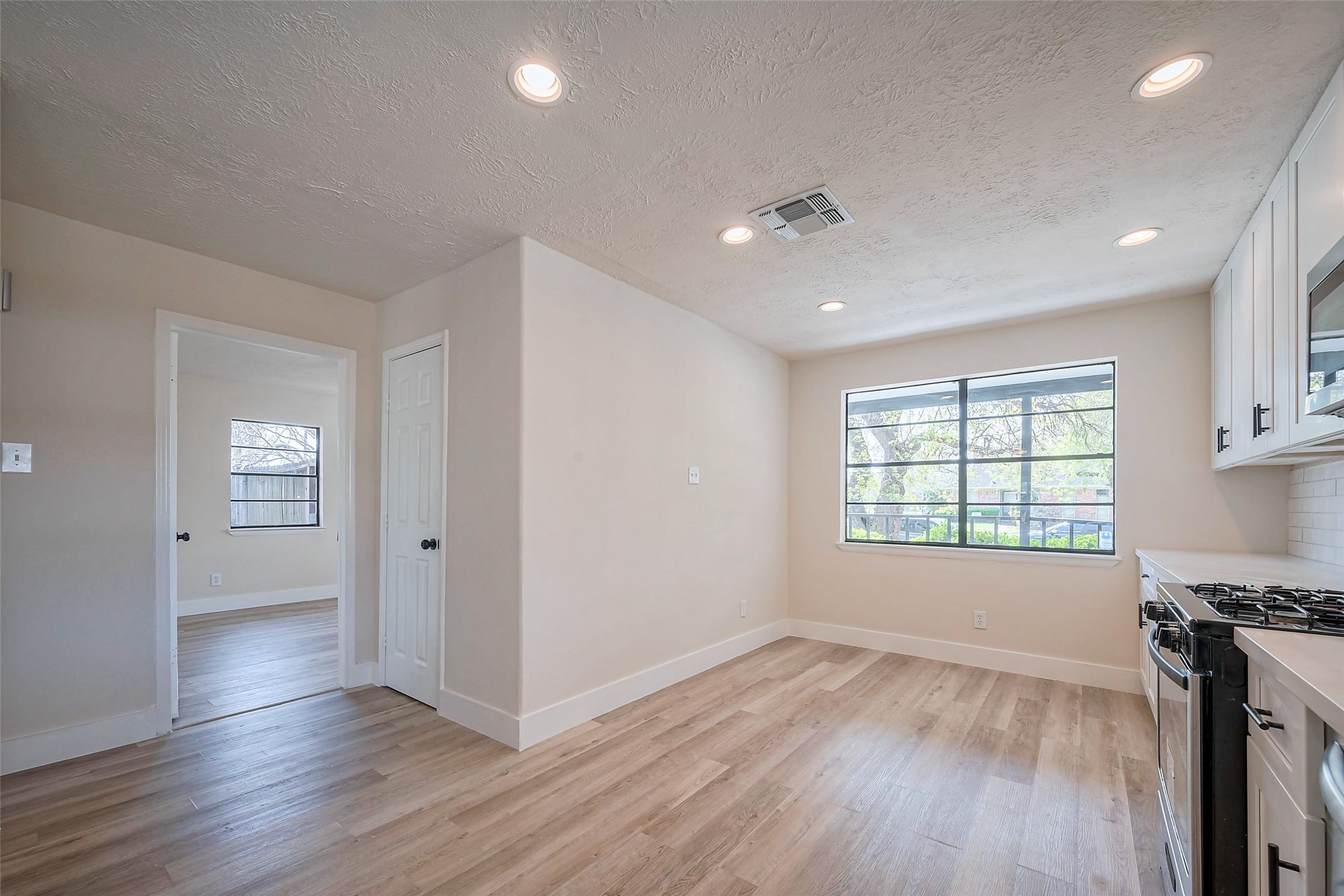 5502 Hewitt Drive Property Photo 11