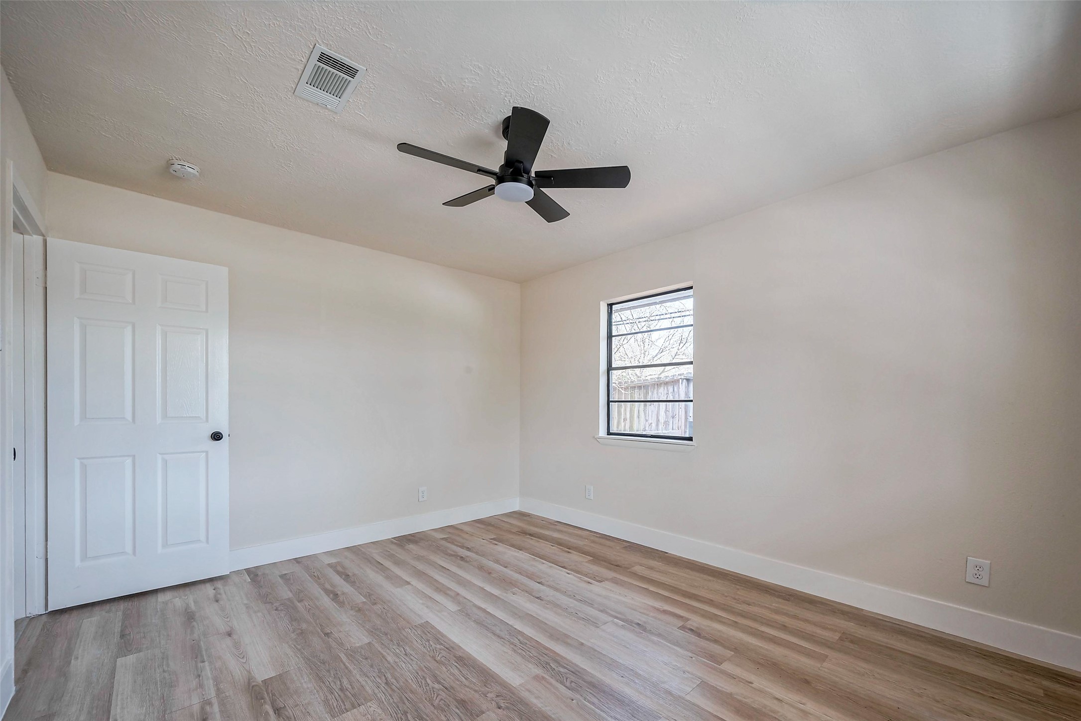 5502 Hewitt Drive Property Photo 21