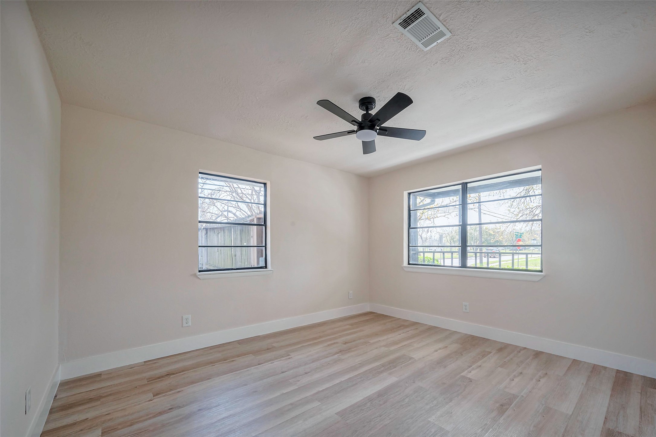 5502 Hewitt Drive Property Photo 22
