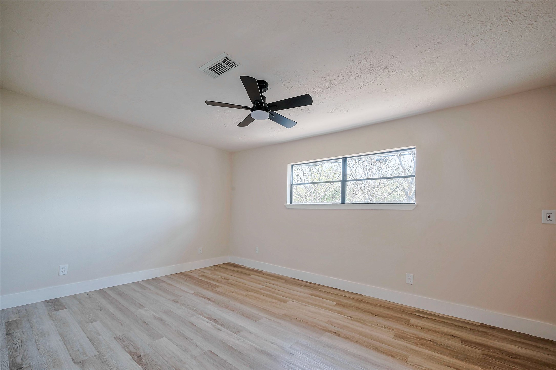 5502 Hewitt Drive Property Photo 23