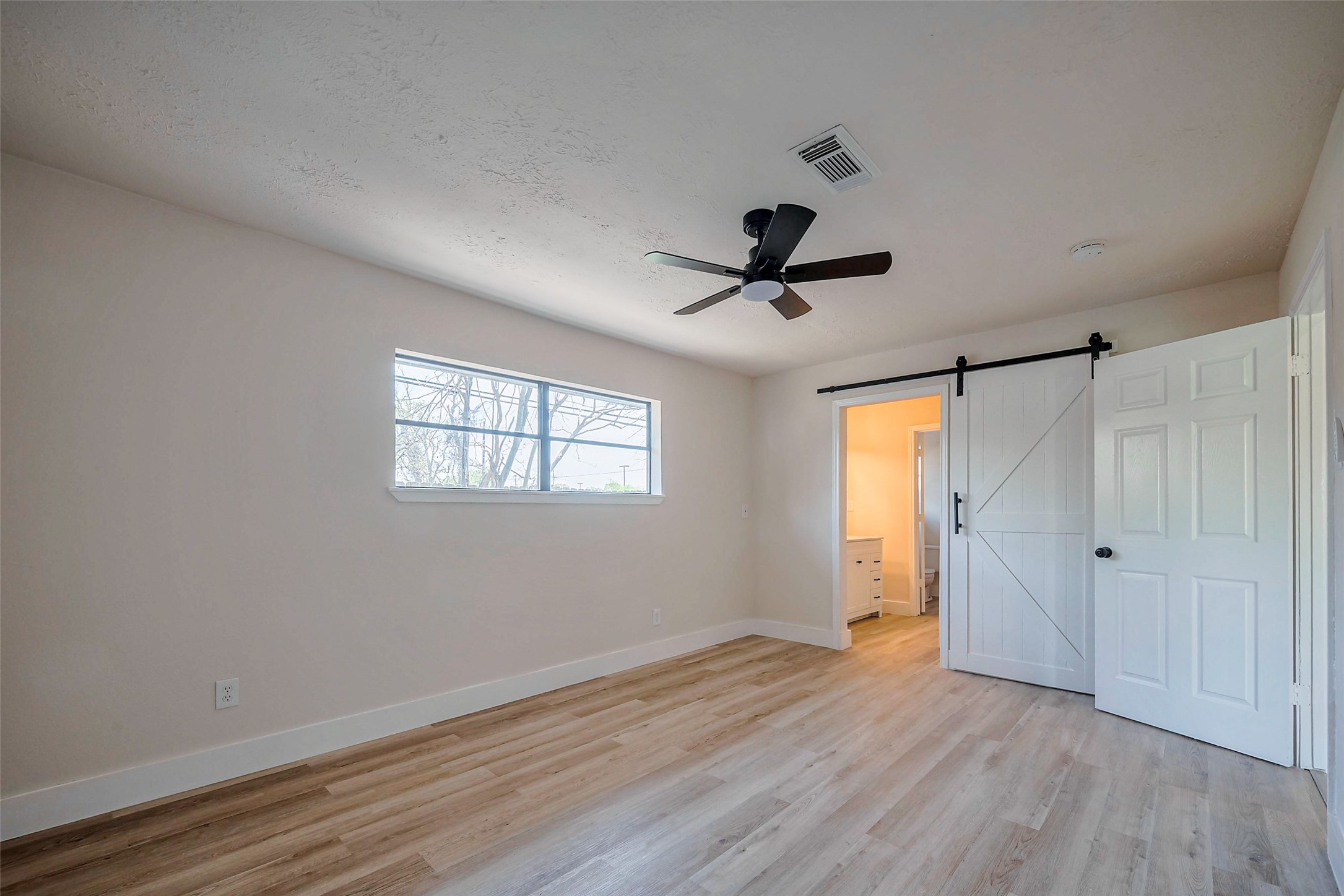 5502 Hewitt Drive Property Photo 24
