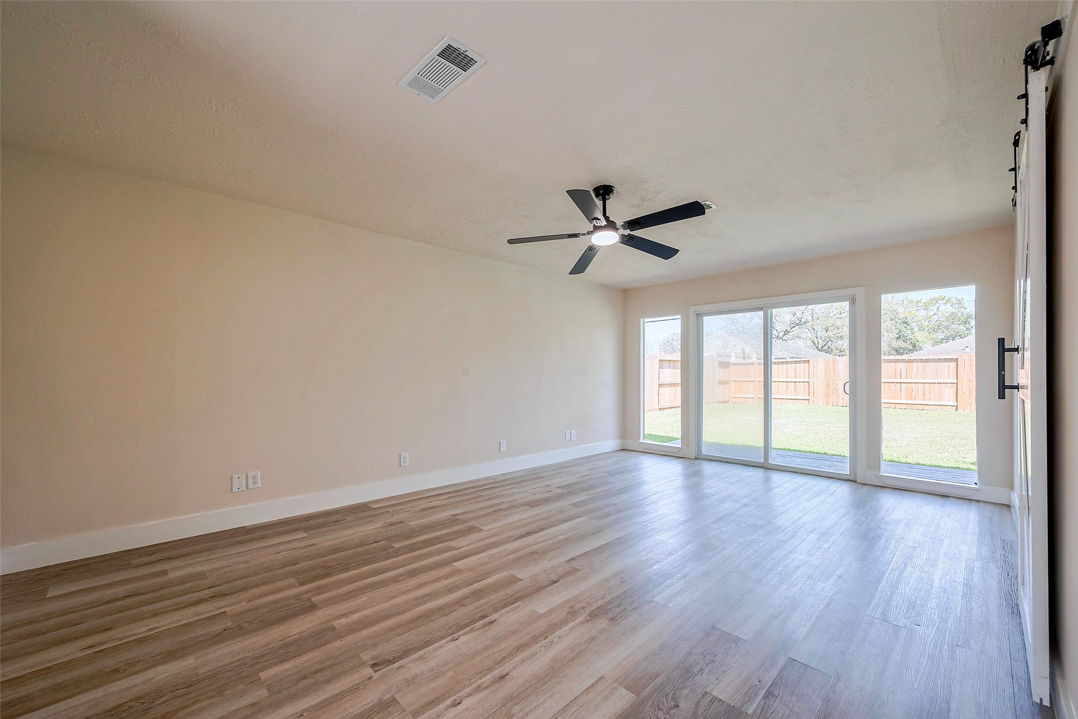 5502 Hewitt Drive Property Photo 28