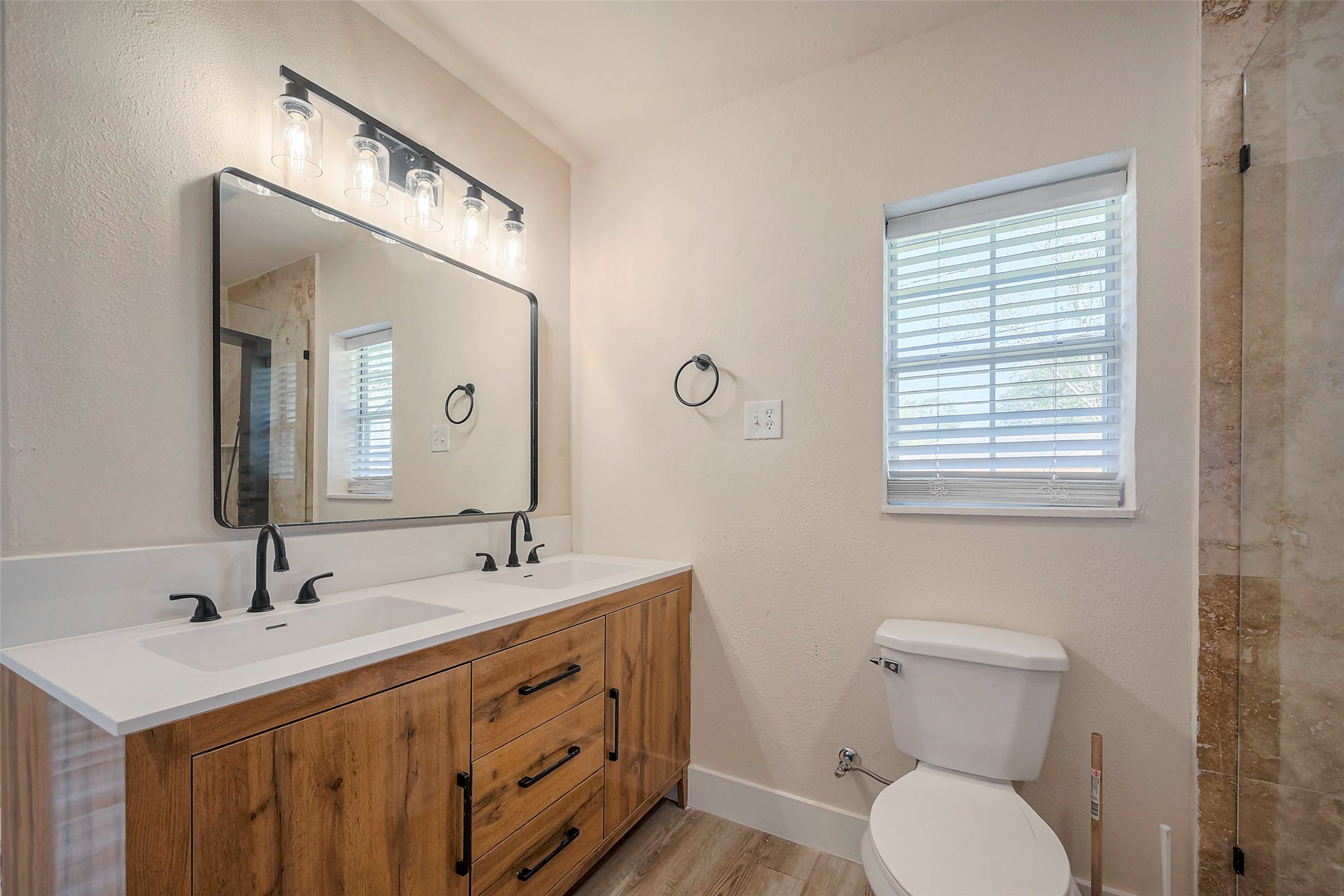 5502 Hewitt Drive Property Photo 32