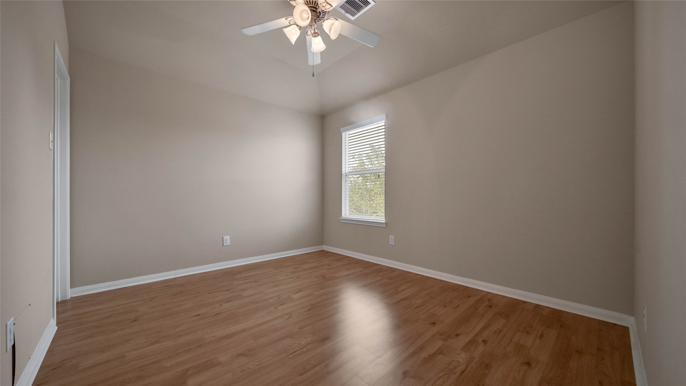 24511 Eagle Haven Drive Property Photo 5