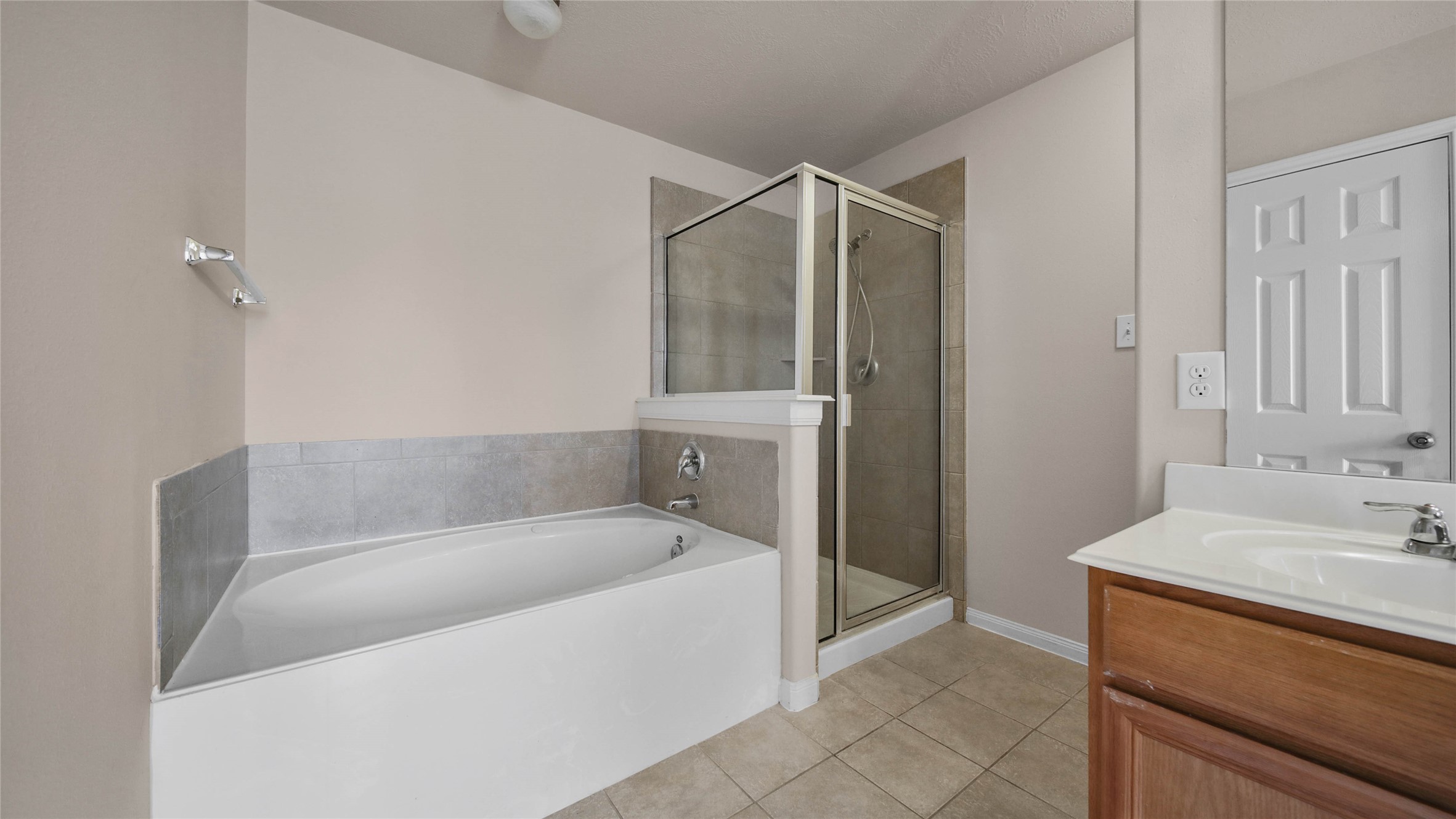 24511 Eagle Haven Drive Property Photo 8