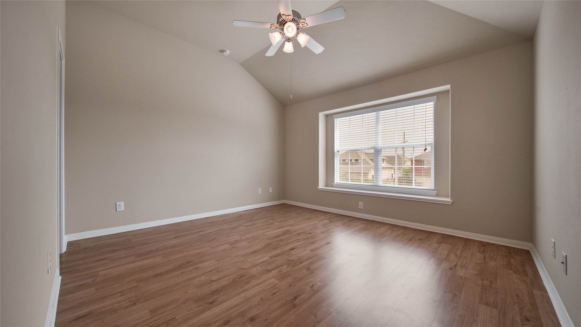 24511 Eagle Haven Drive Property Photo 10
