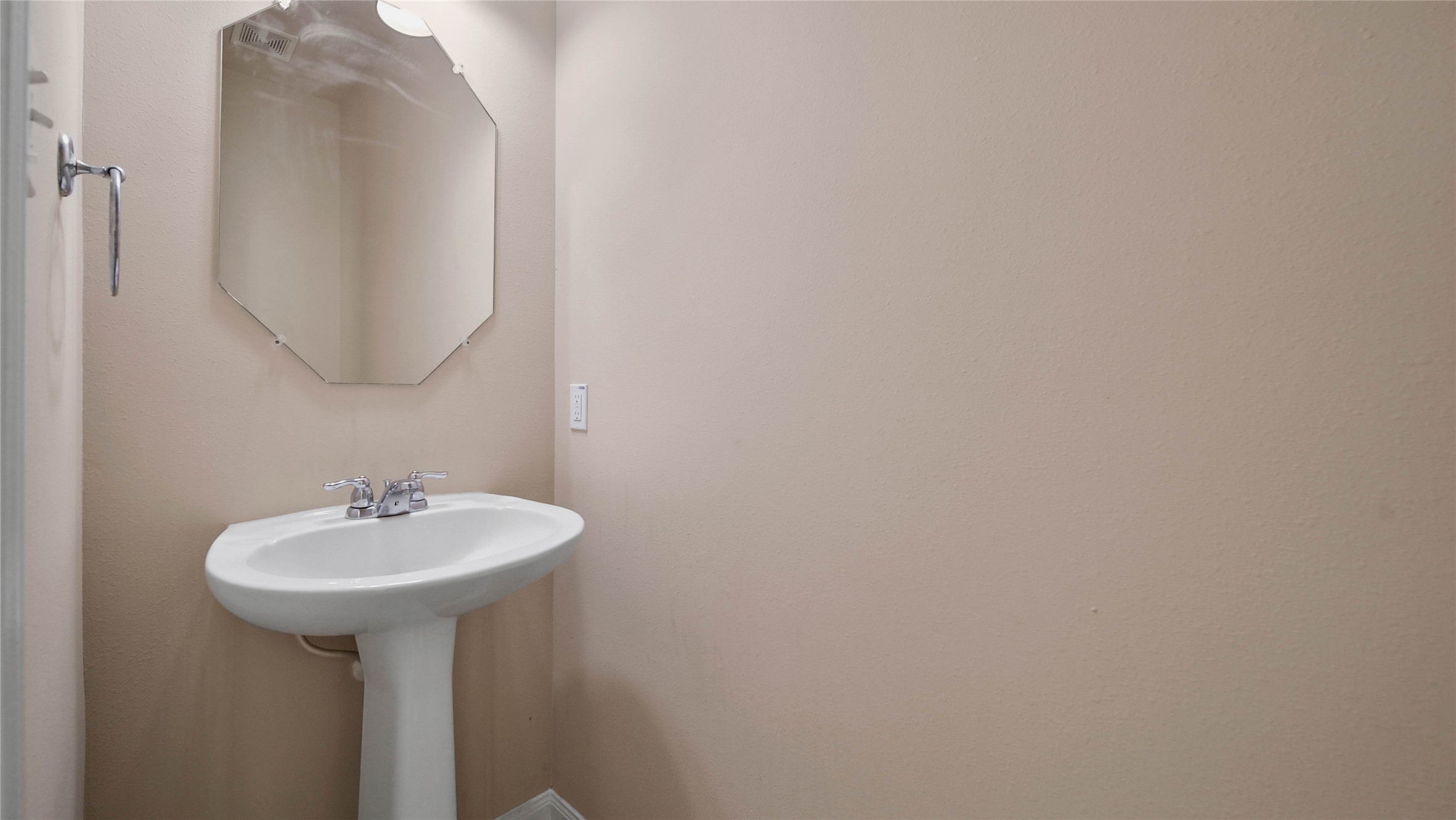 24511 Eagle Haven Drive Property Photo 12