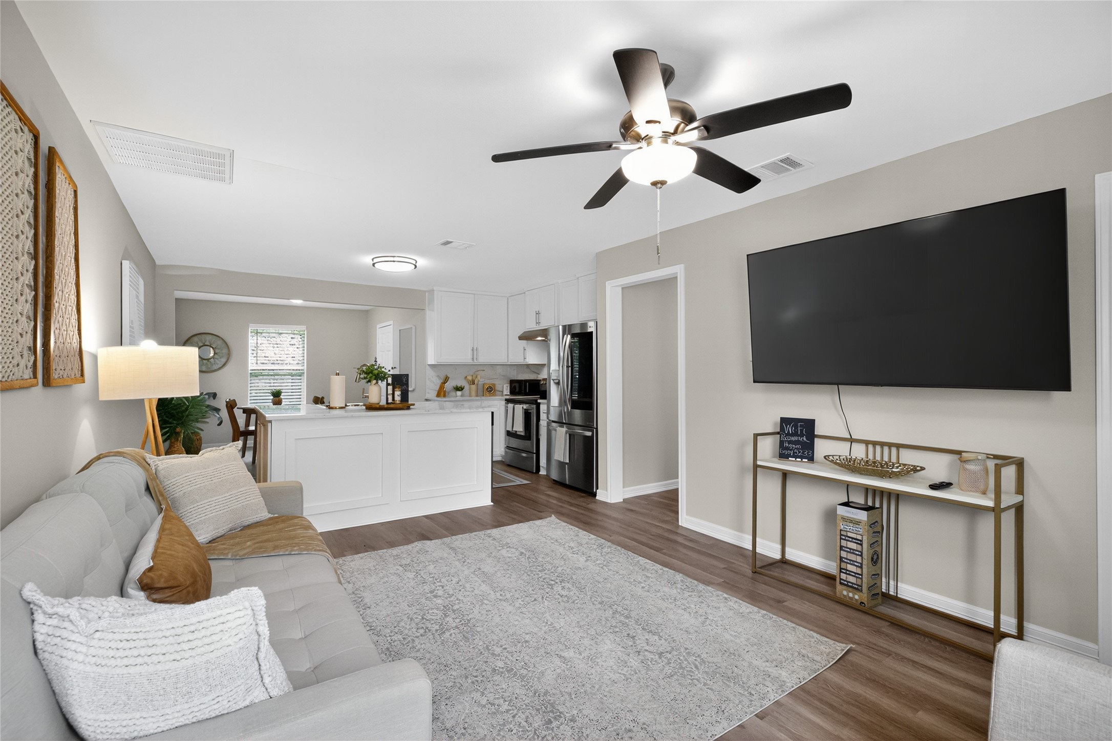 5233 Higgins Street Property Photo 11