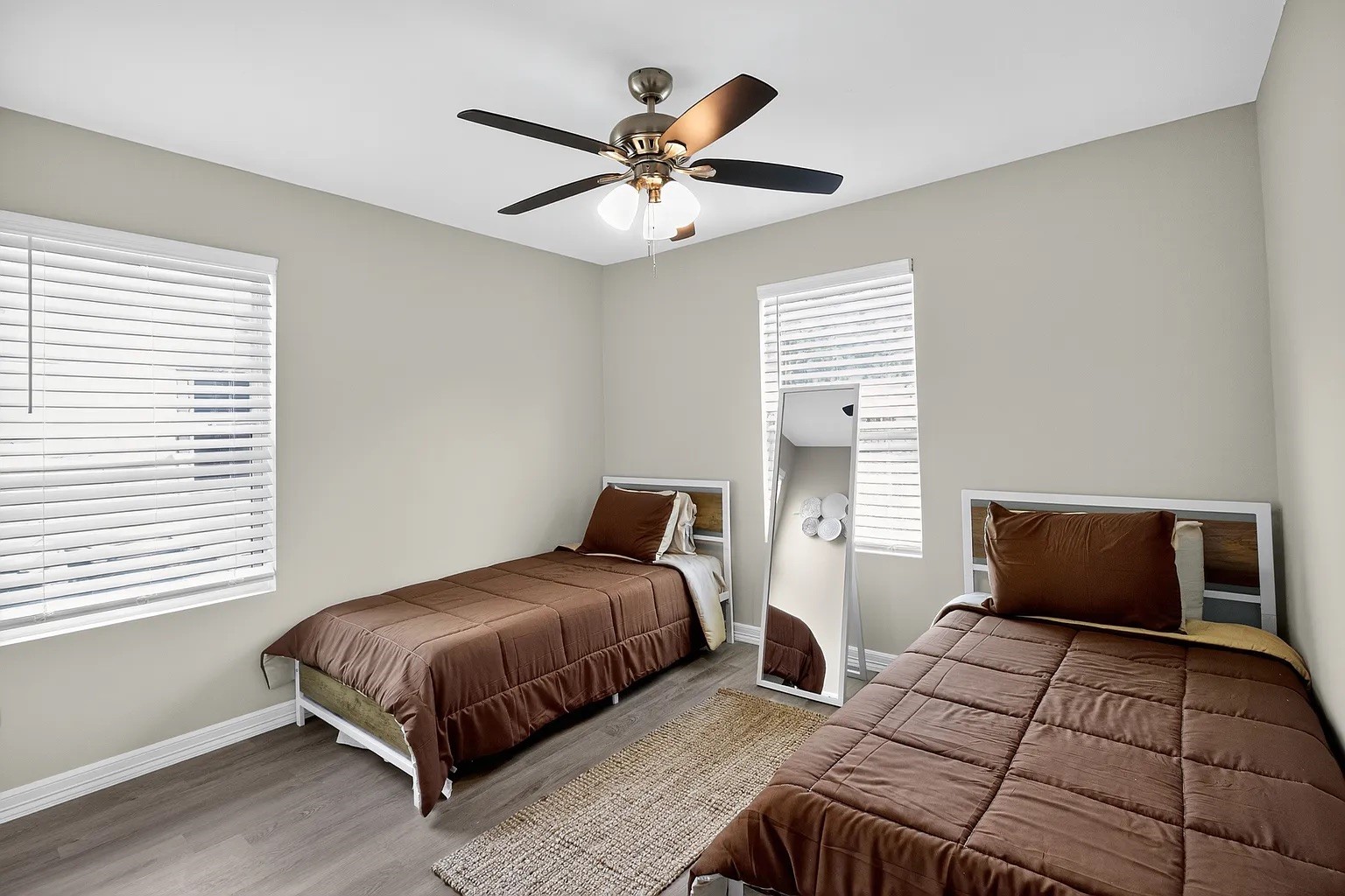 5233 Higgins Street Property Photo 14