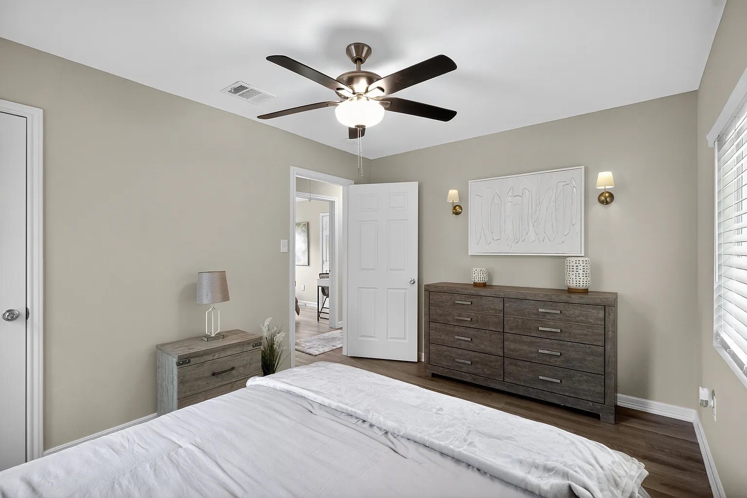 5233 Higgins Street Property Photo 15
