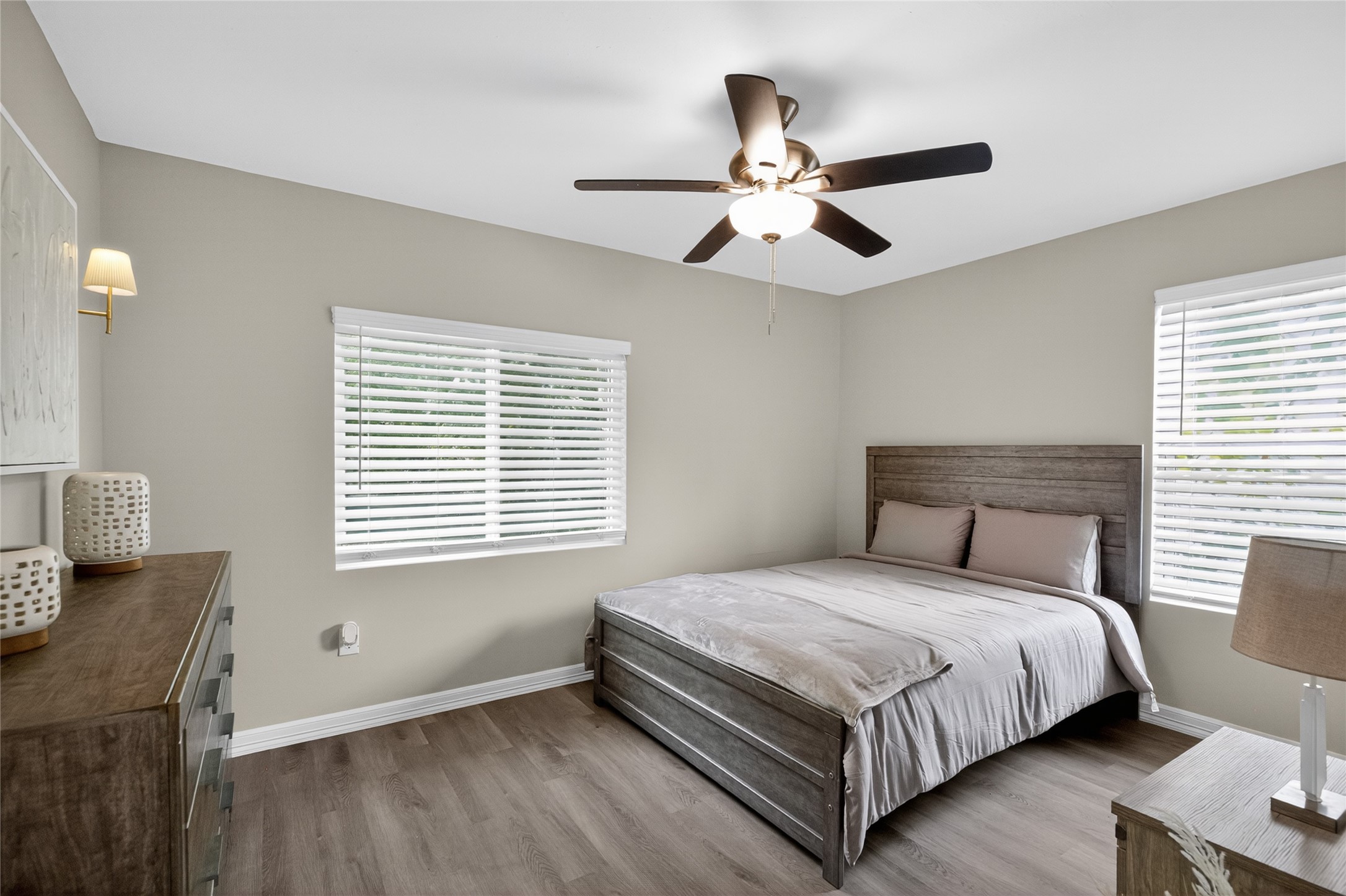 5233 Higgins Street Property Photo 16