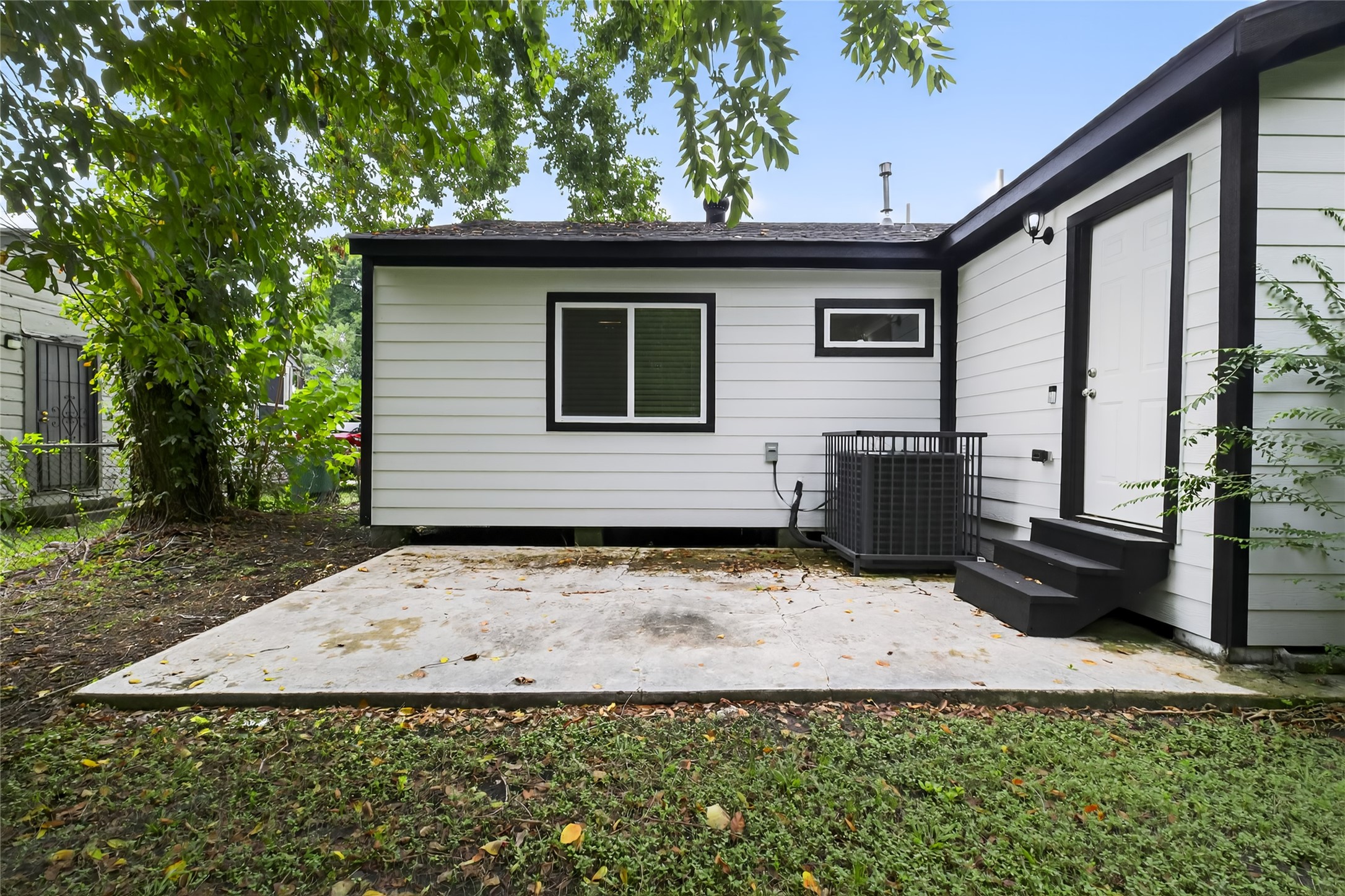 5233 Higgins Street Property Photo 21