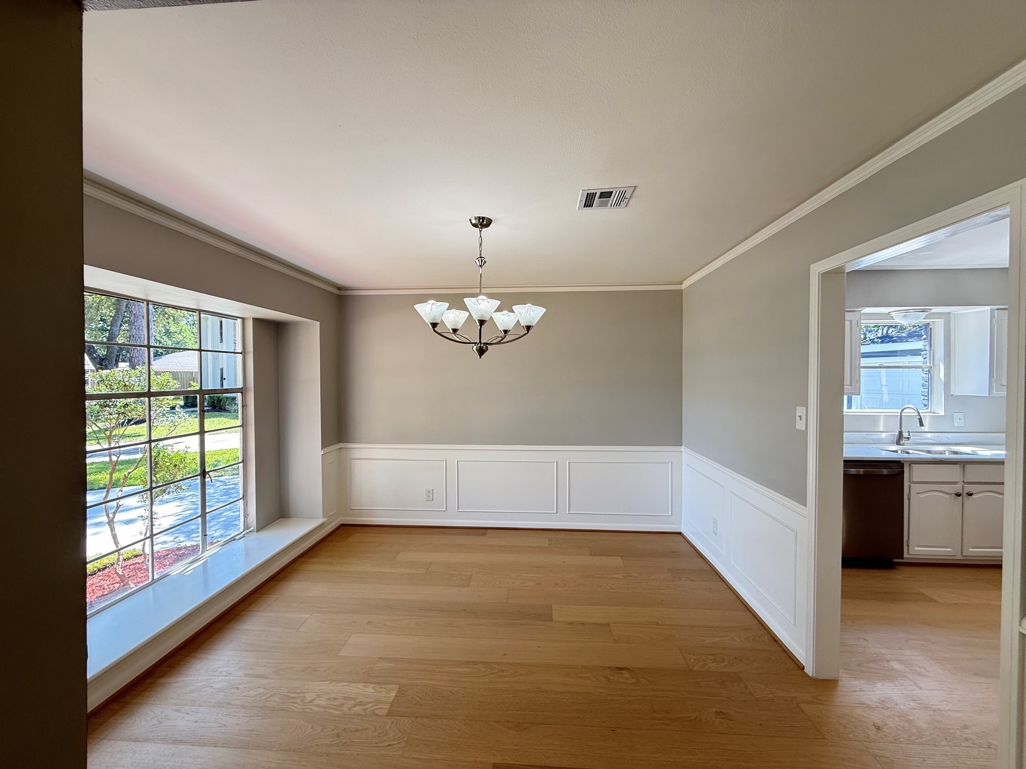 9814 Foxrun Court Property Photo 8