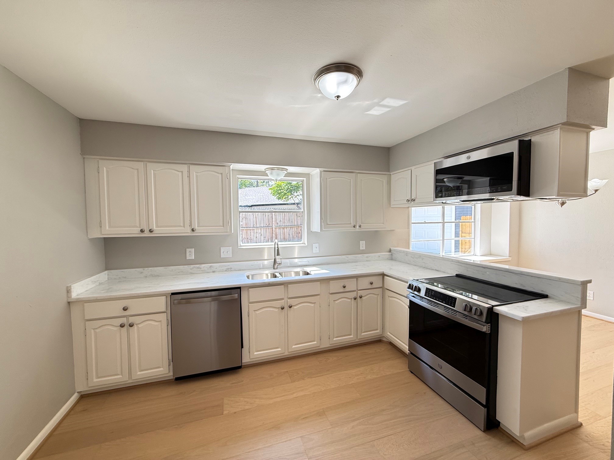9814 Foxrun Court Property Photo 10