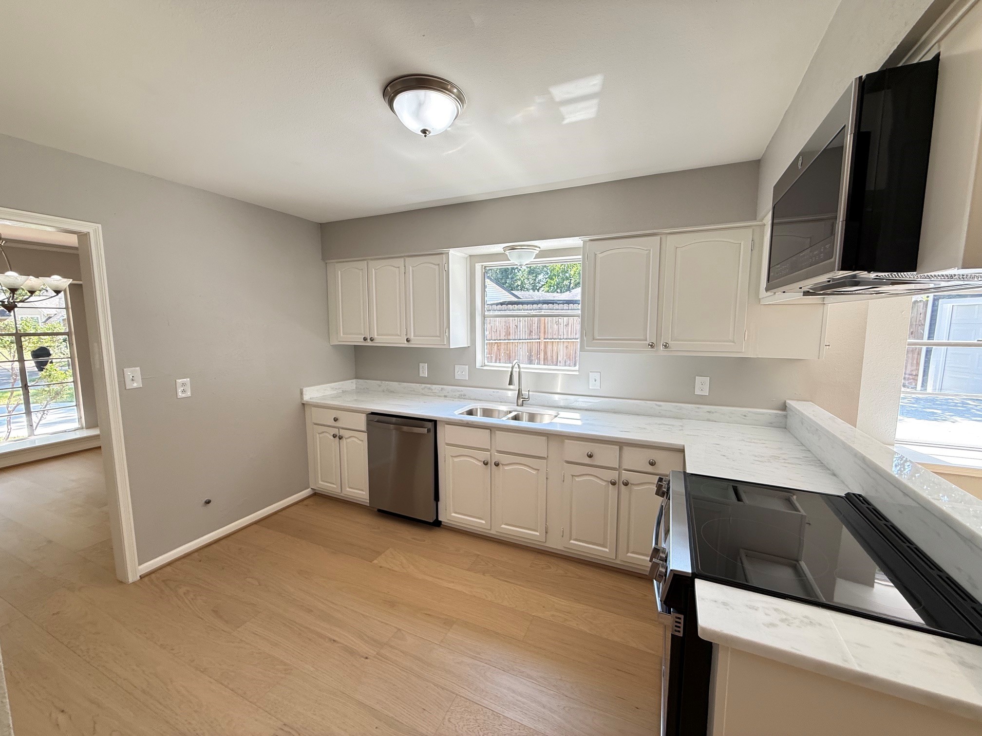 9814 Foxrun Court Property Photo 11