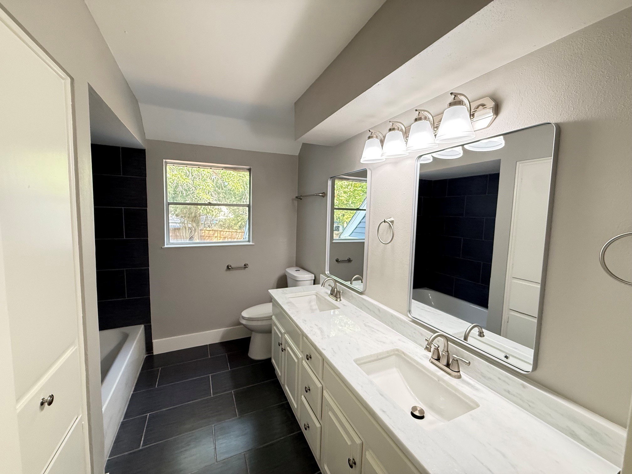 9814 Foxrun Court Property Photo 24