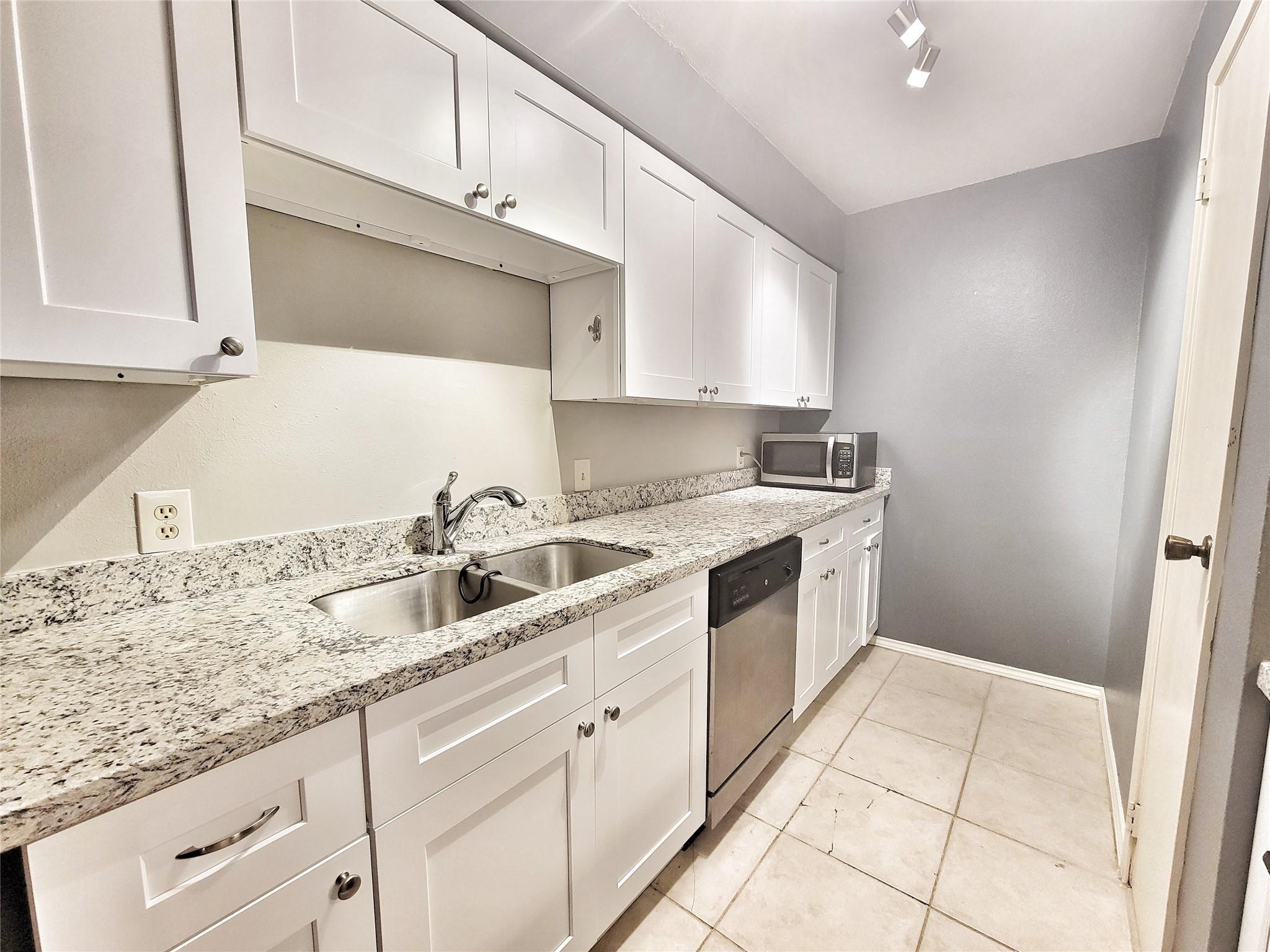 2501 Gulf Freeway 271b Property Photo 5
