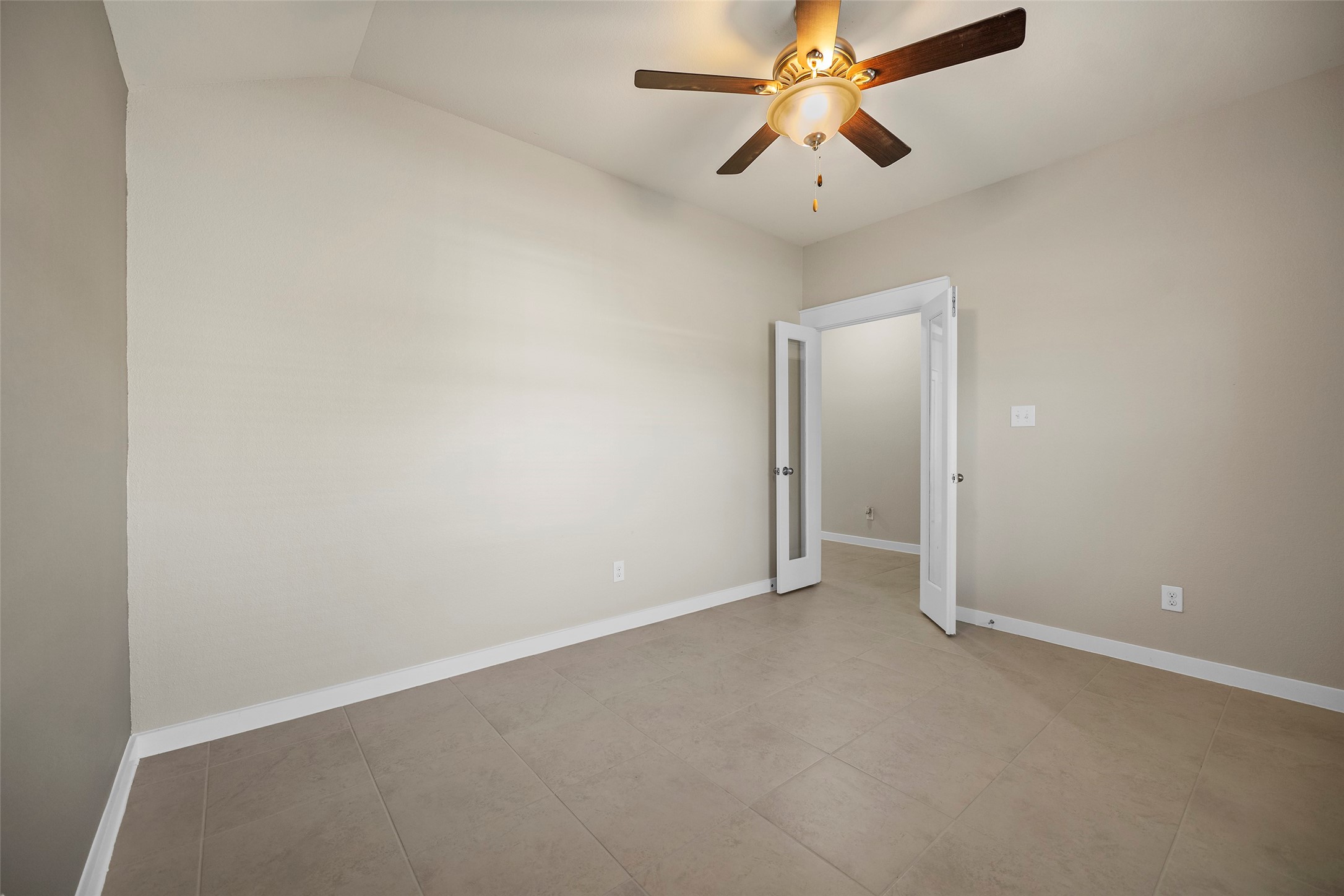 40315 S Hill Pass Property Photo 5