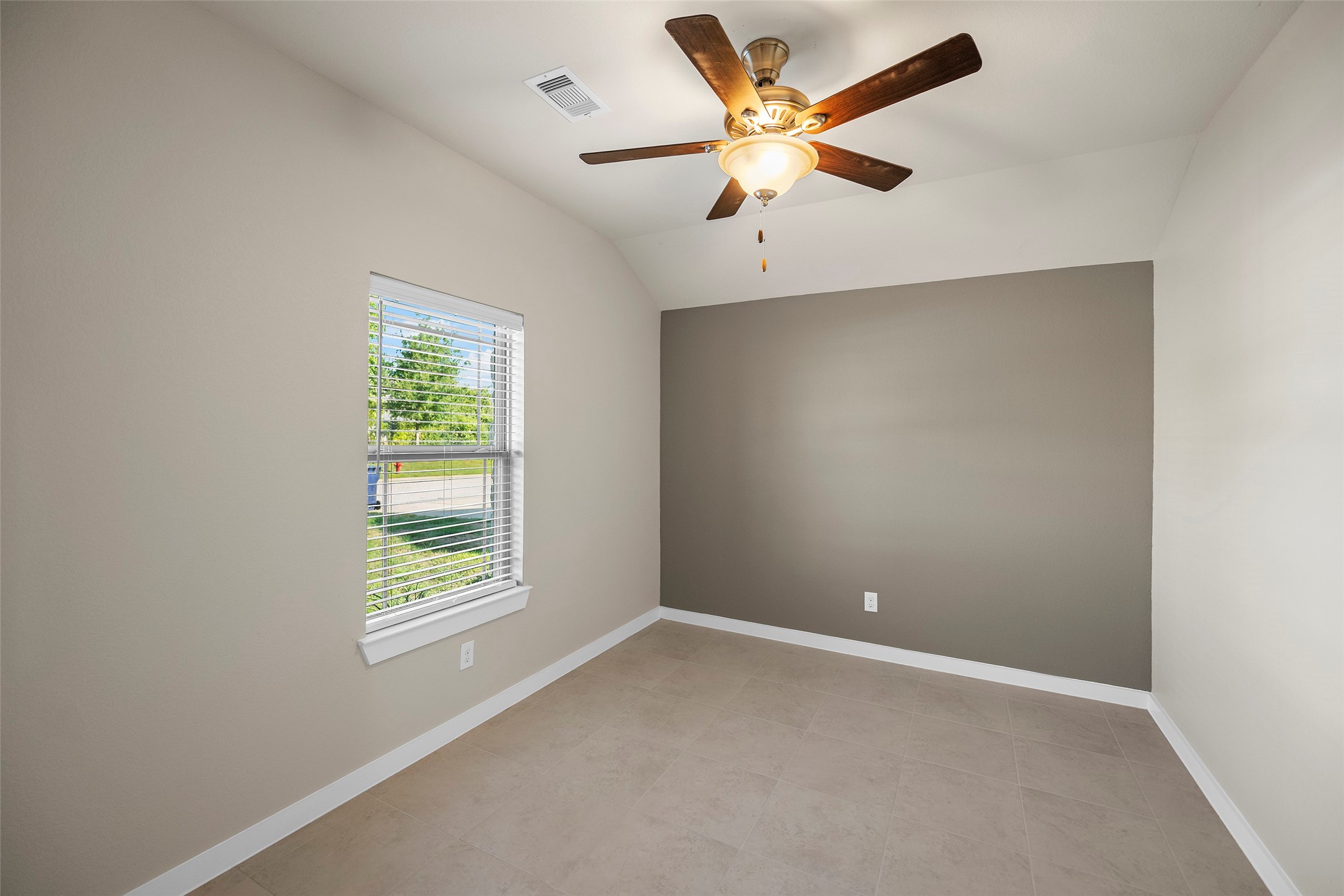 40315 S Hill Pass Property Photo 6