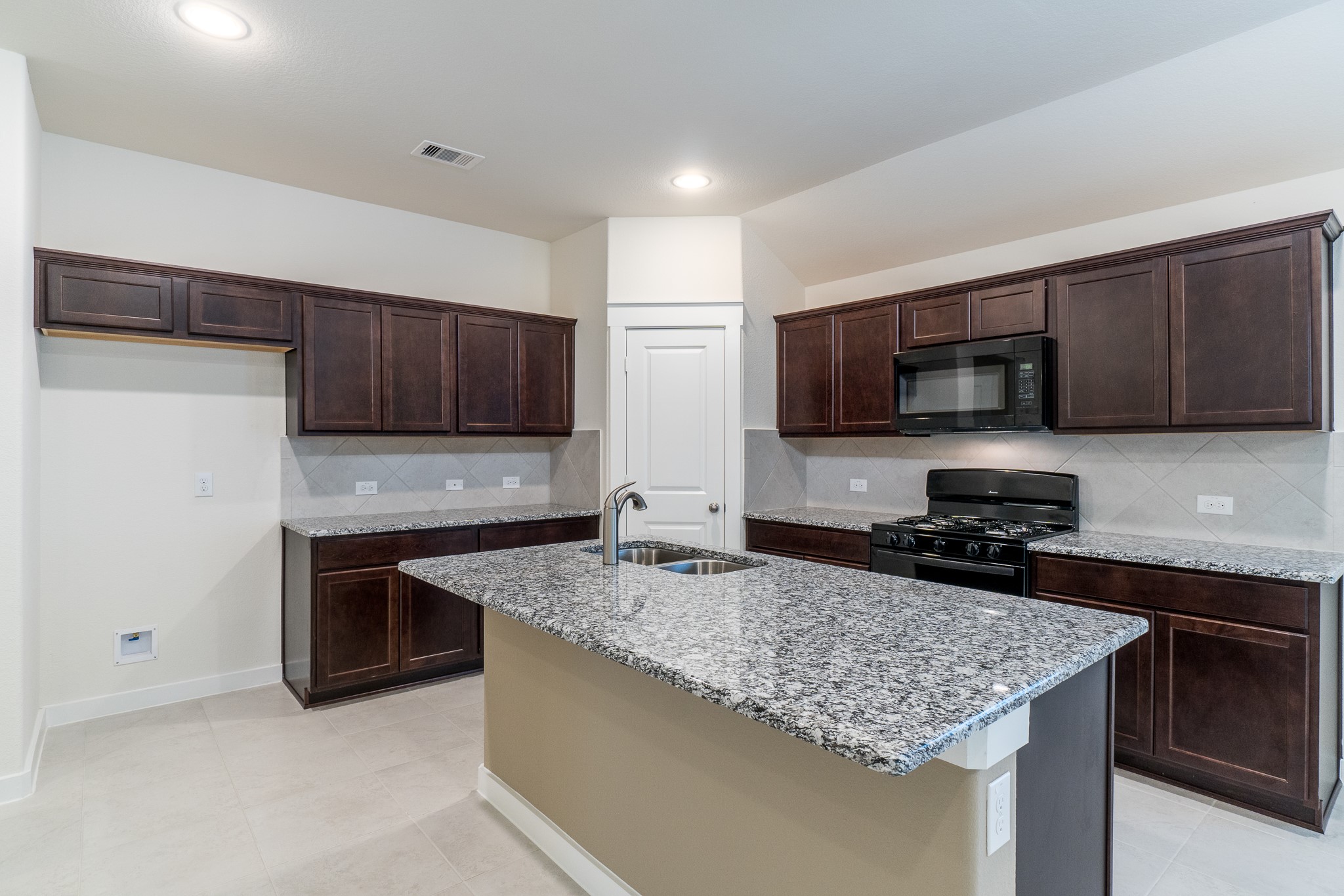 40315 S Hill Pass Property Photo 8