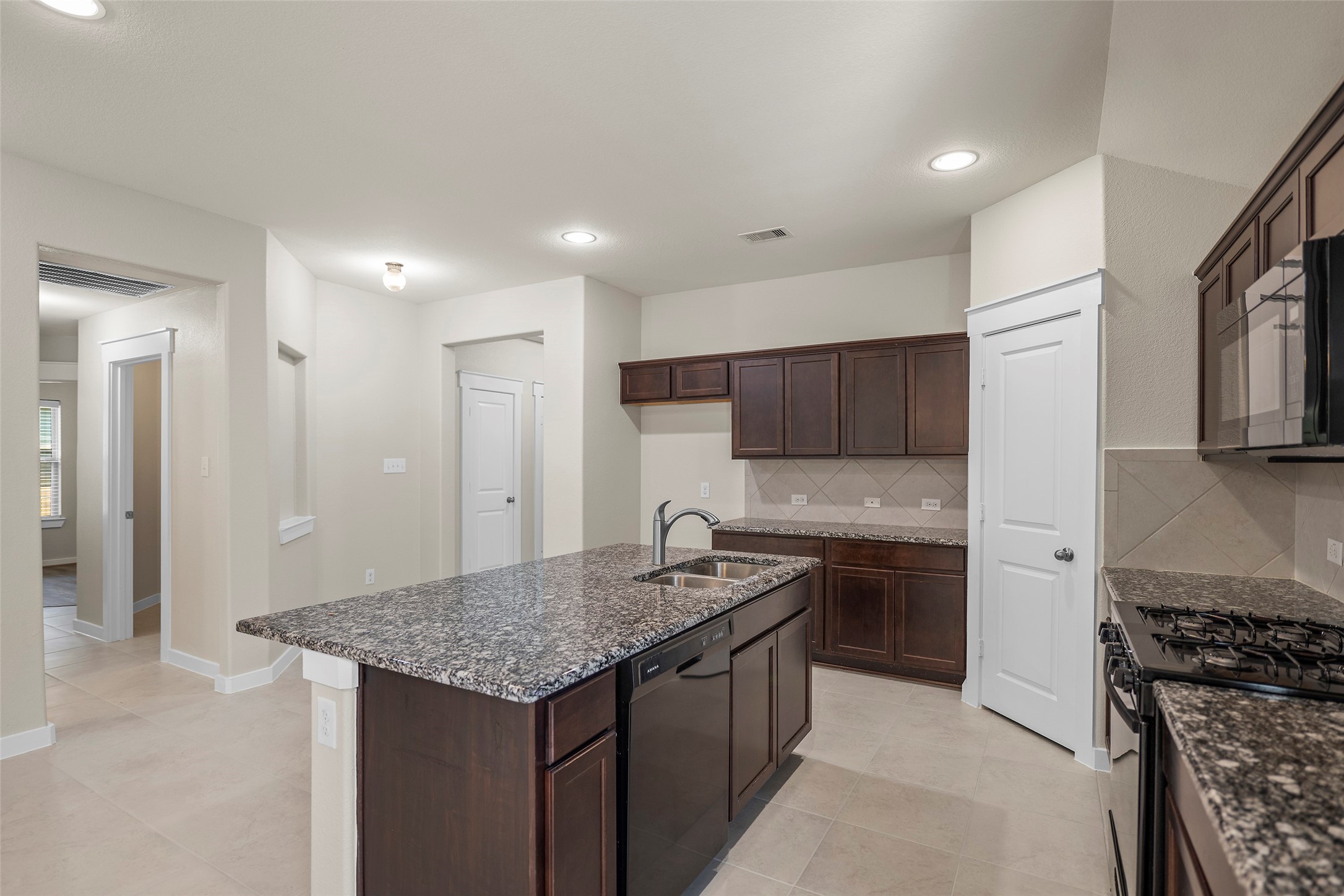 40315 S Hill Pass Property Photo 10
