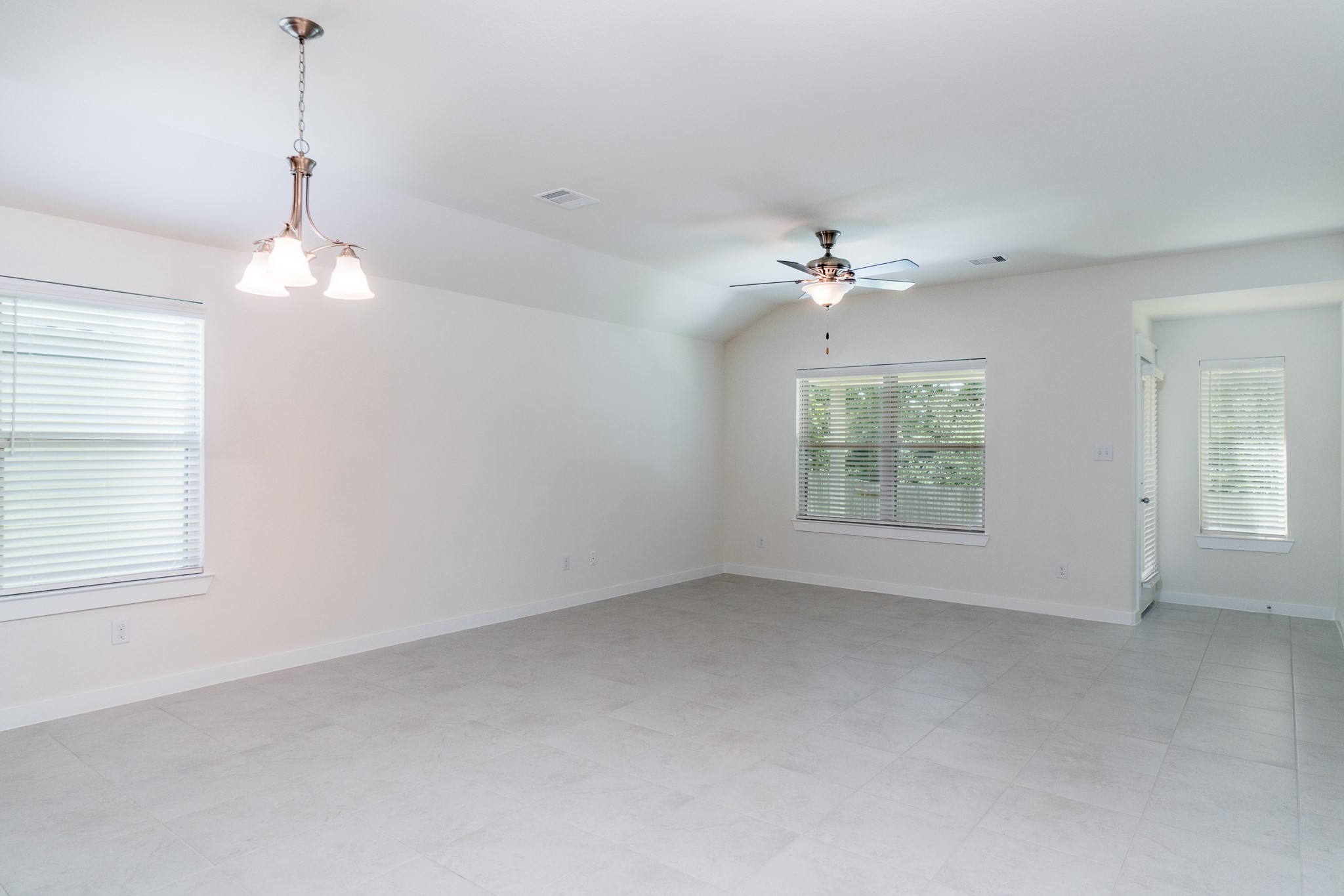 40315 S Hill Pass Property Photo 12