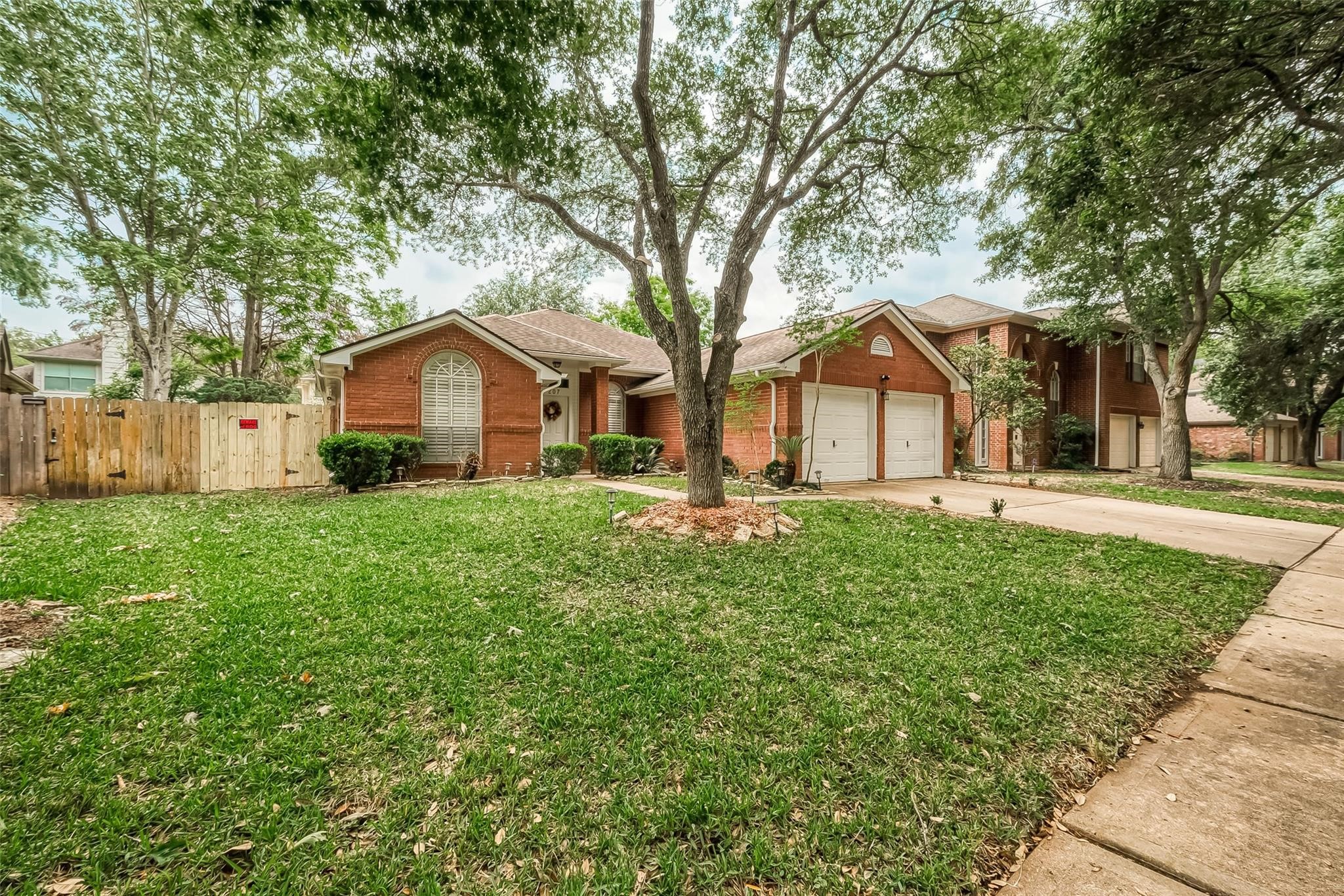207 Rolling Plains Drive Property Photo 2