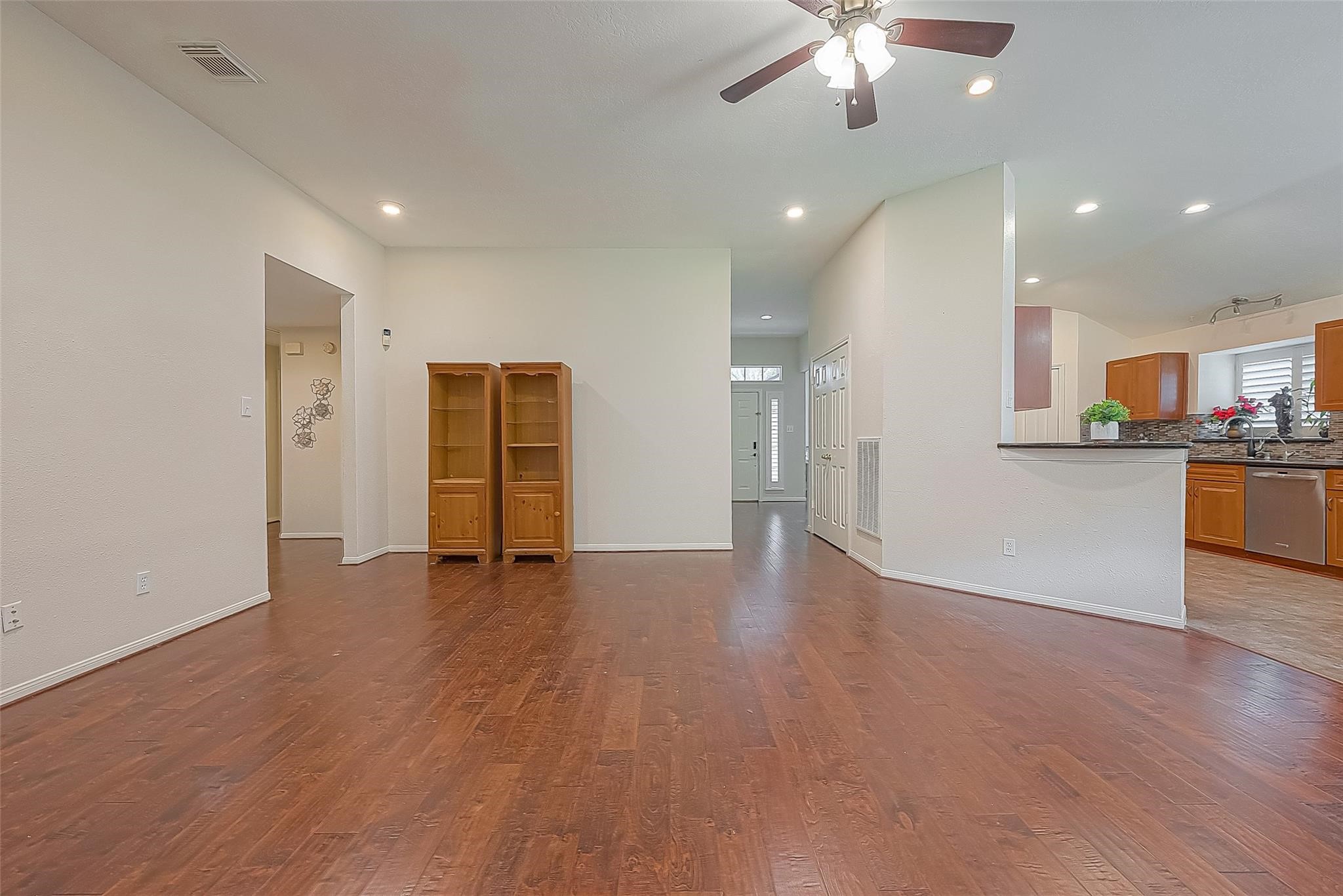 207 Rolling Plains Drive Property Photo 10