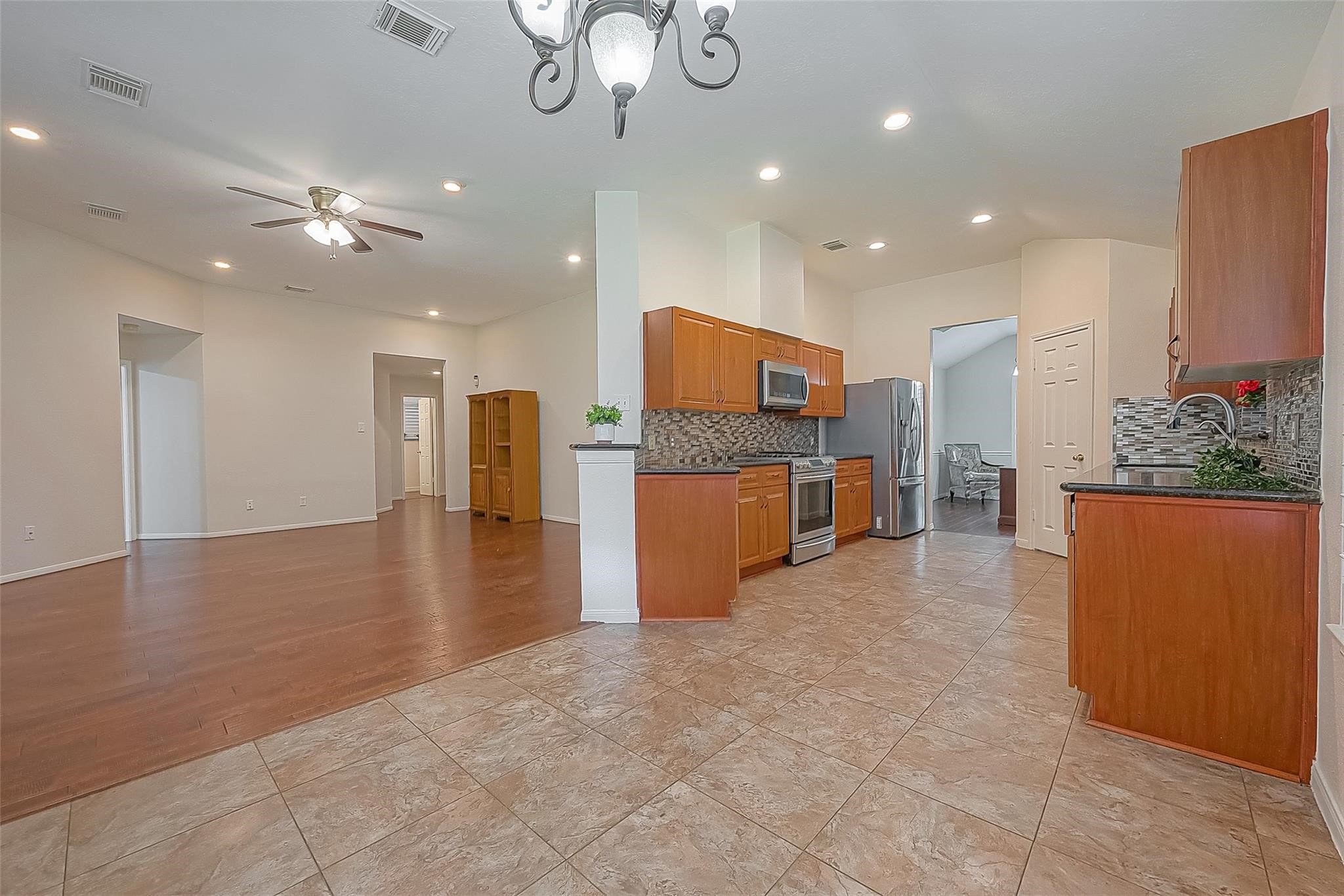 207 Rolling Plains Drive Property Photo 12