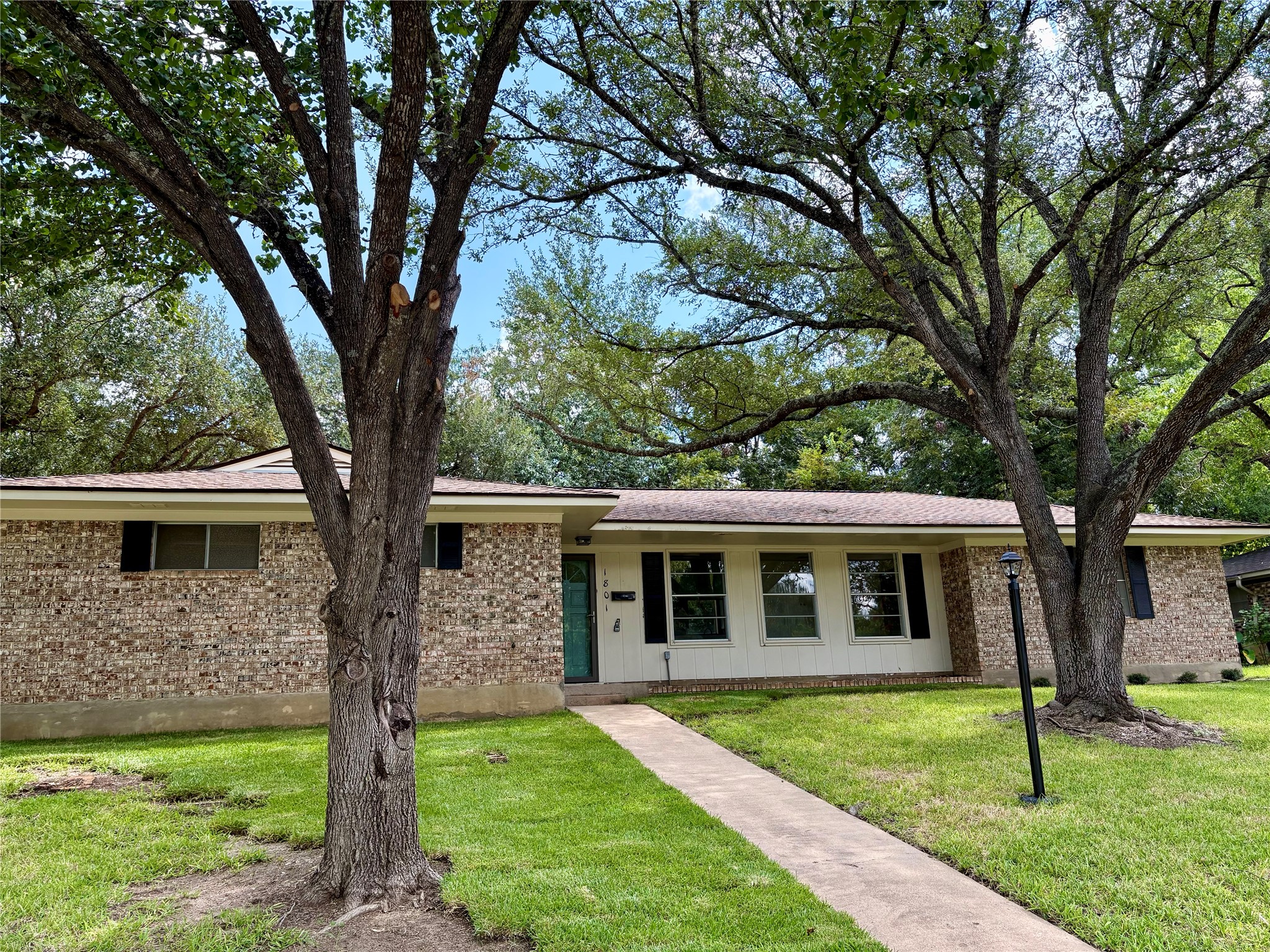 1801 Beazley Street Property Photo 4