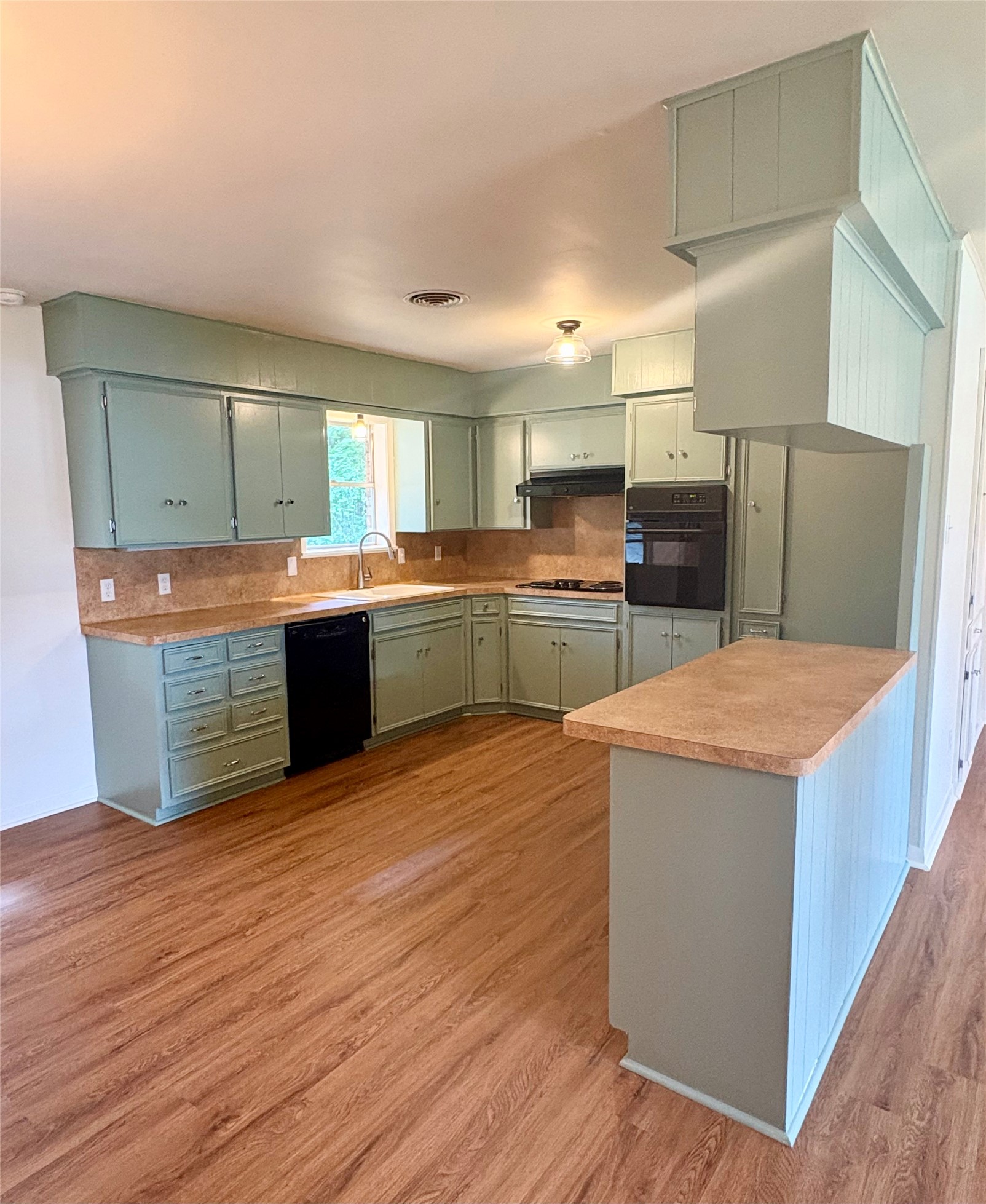 1801 Beazley Street Property Photo 6