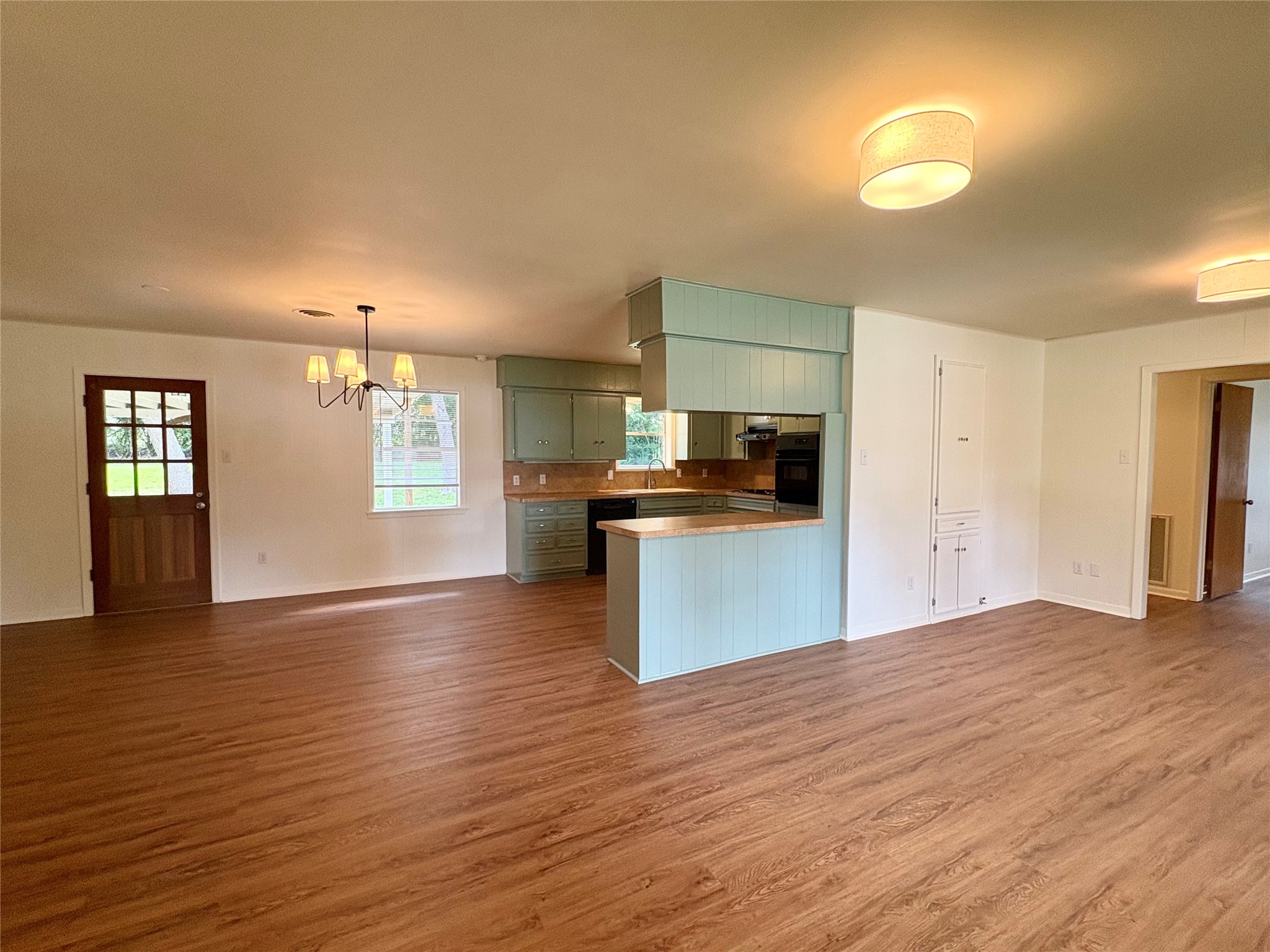 1801 Beazley Street Property Photo 8