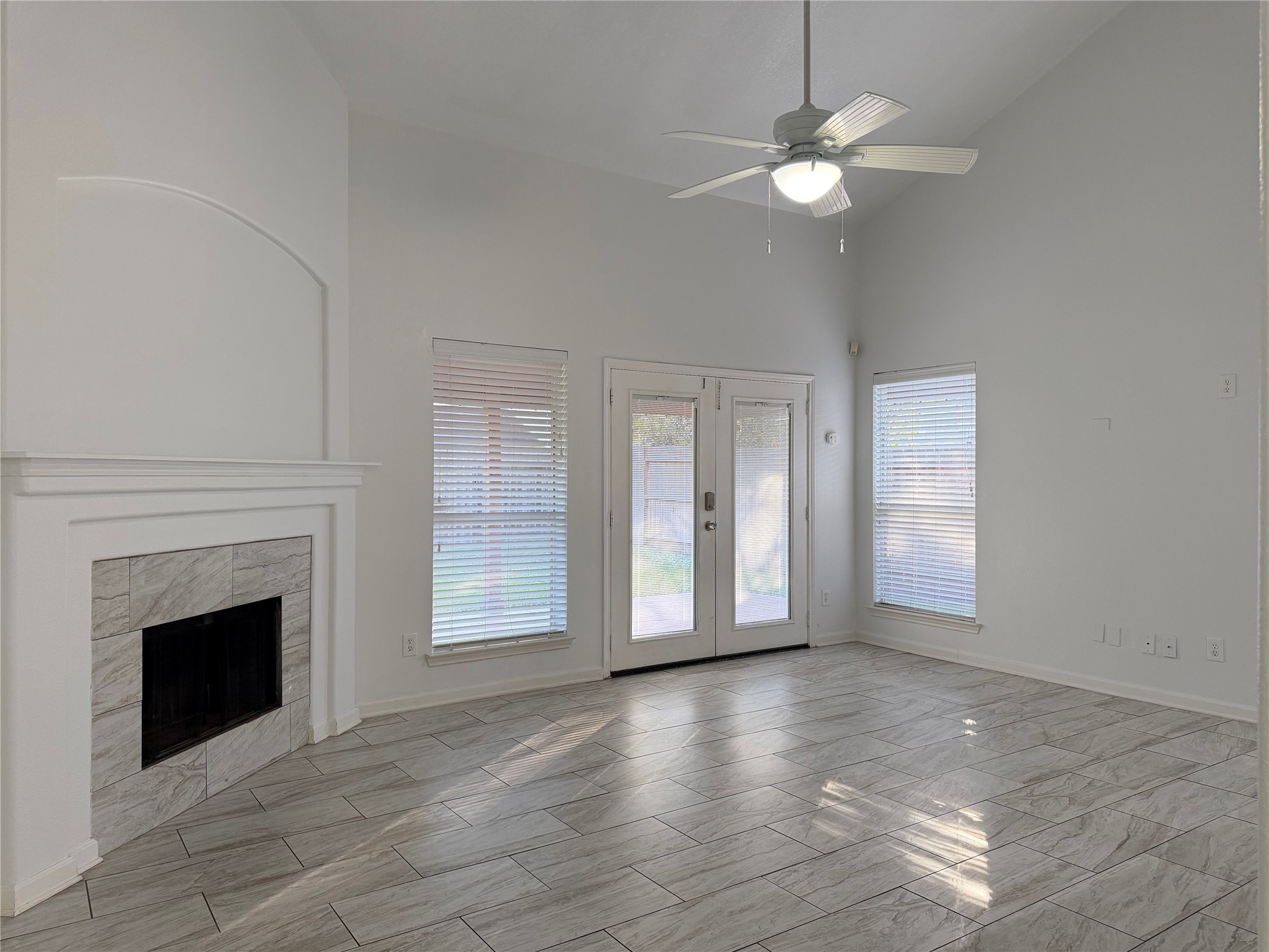 25246 Spring Iris Lane Property Photo 5