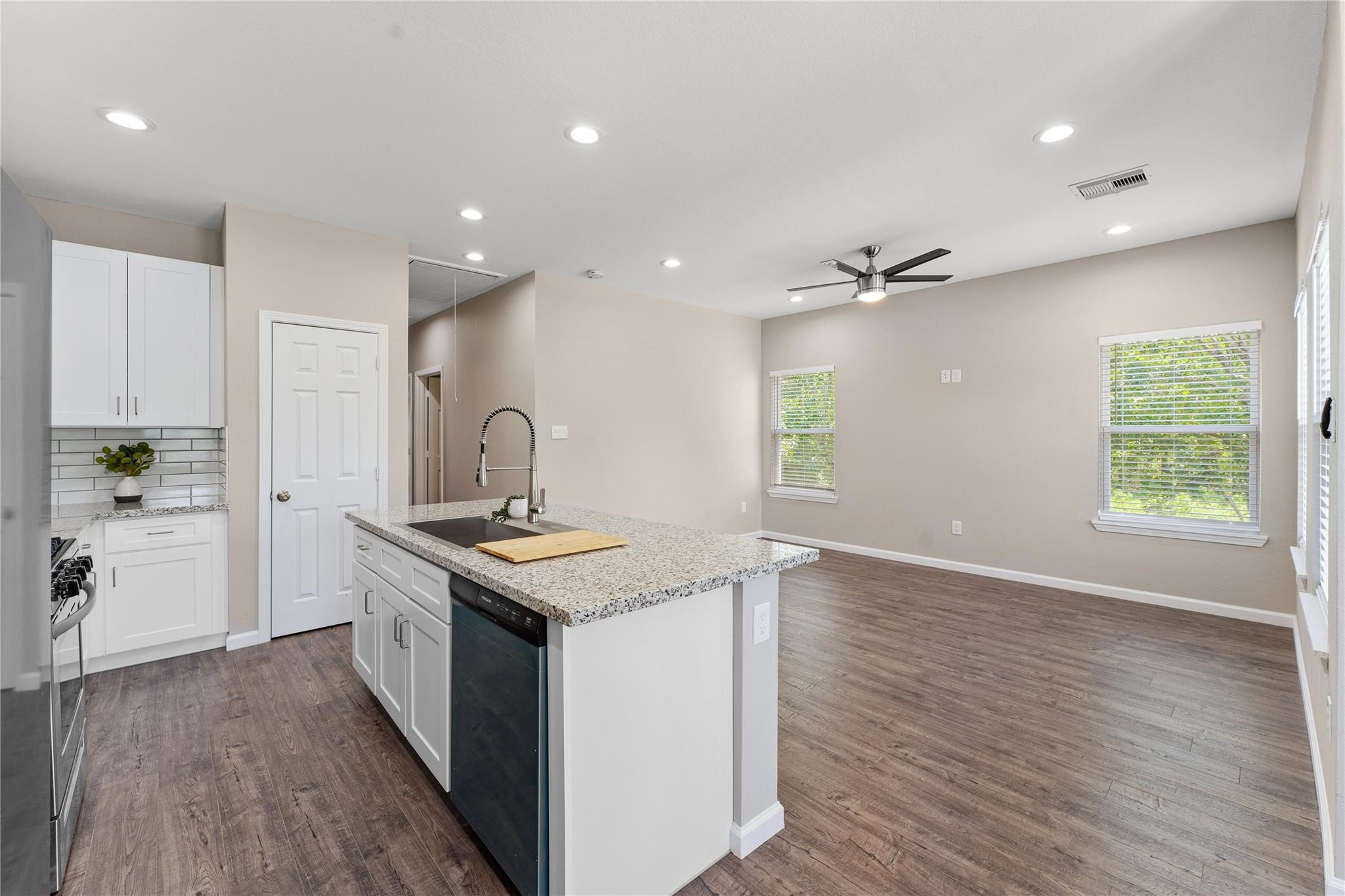 5307 Groveton Street B Property Photo 5