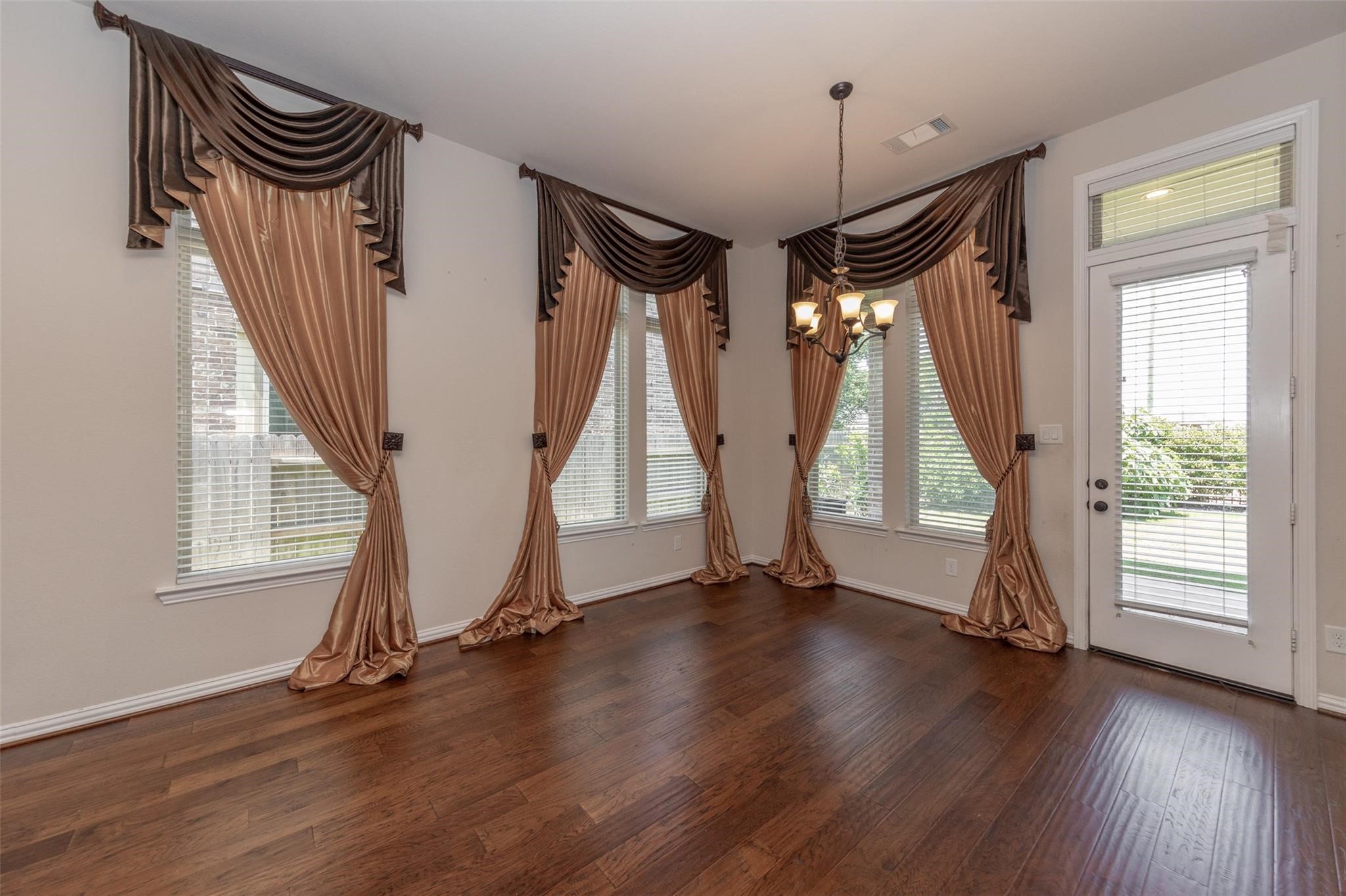 10406 Mossback Pine Road Property Photo 28