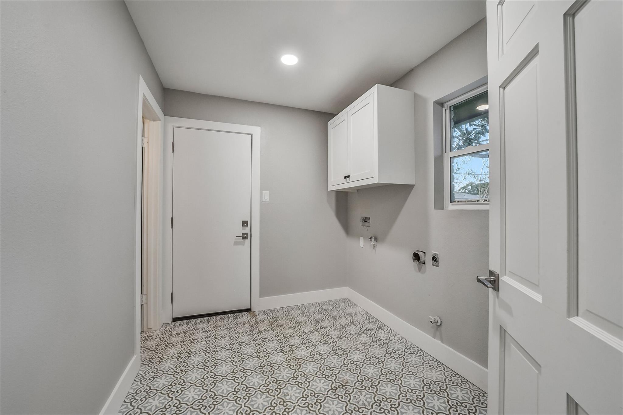 5318 Queensloch Drive Property Photo 14