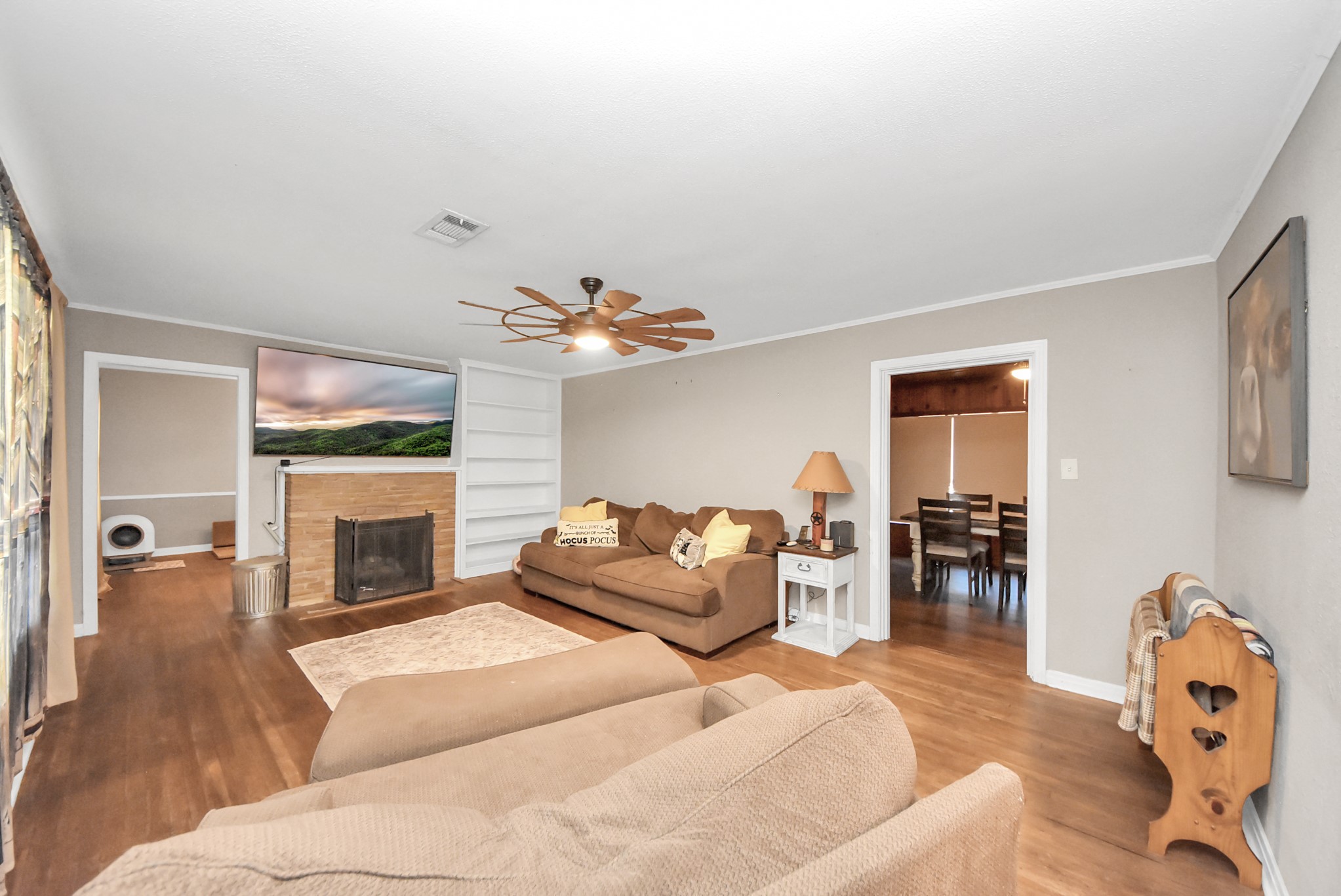 201 S Roosevelt Avenue Property Photo 3