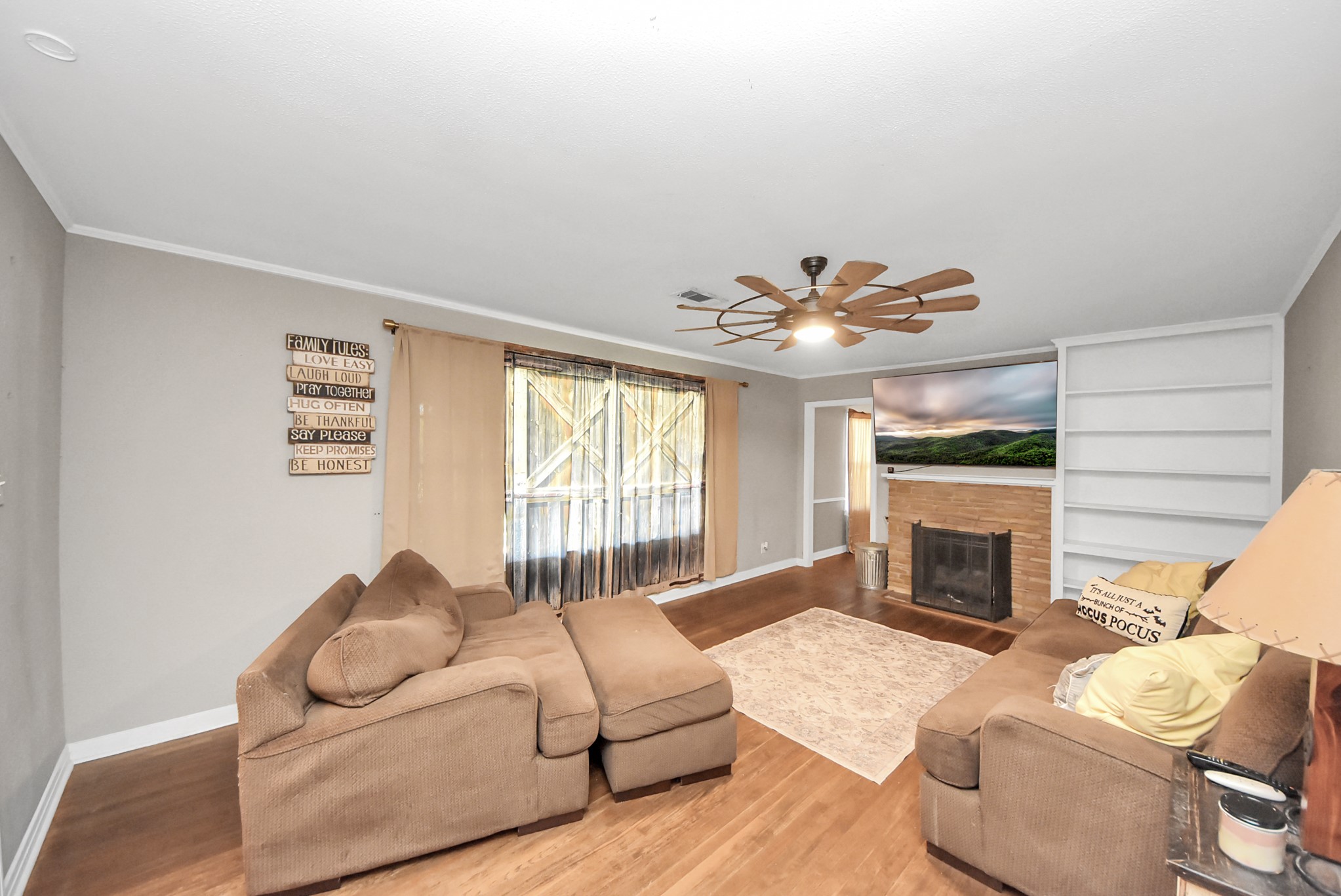 201 S Roosevelt Avenue Property Photo 4