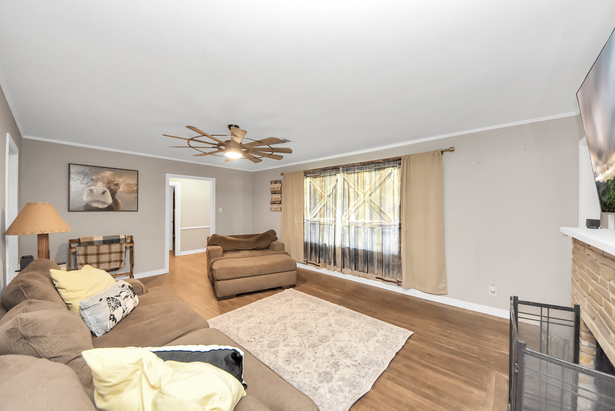 201 S Roosevelt Avenue Property Photo 5