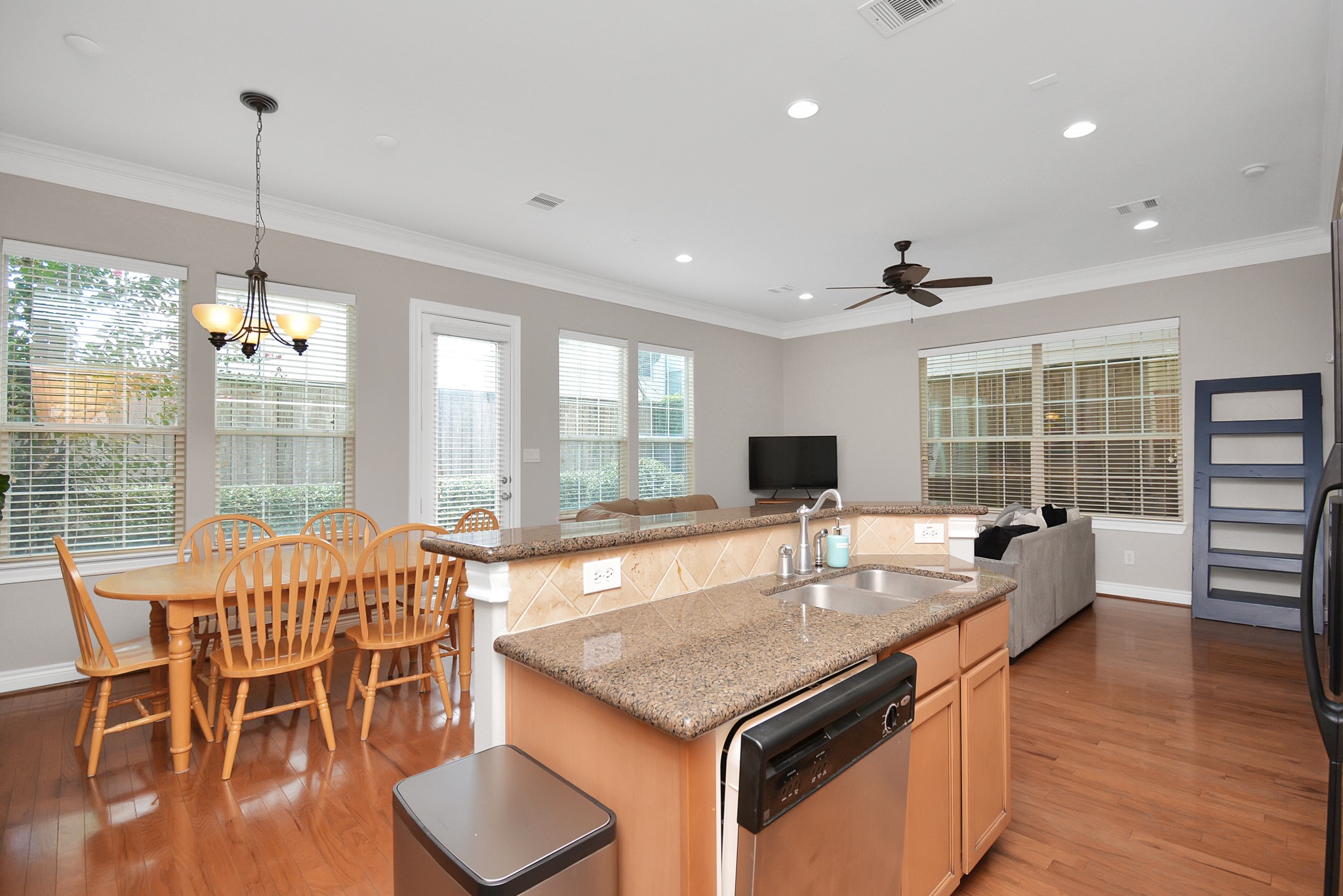 1505 Paige Street Property Photo 8
