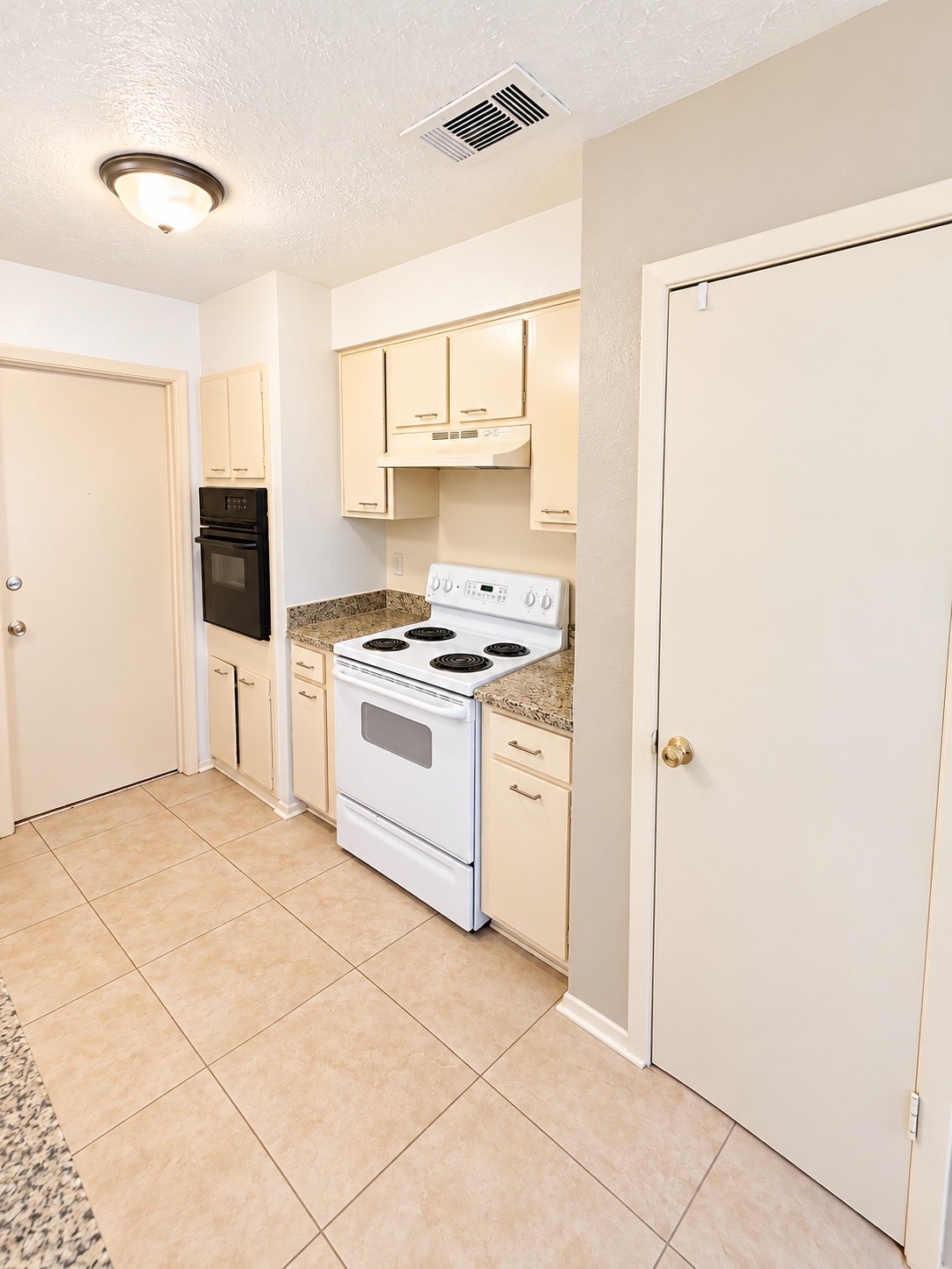 23135 Harpergate Drive Property Photo 4