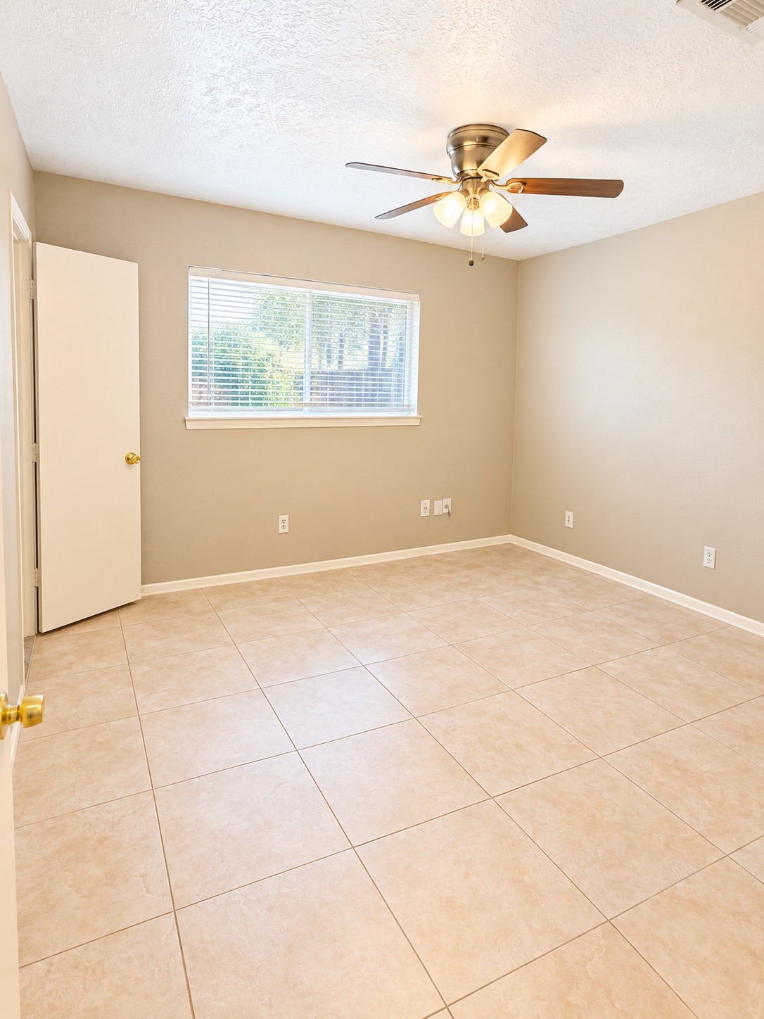 23135 Harpergate Drive Property Photo 9