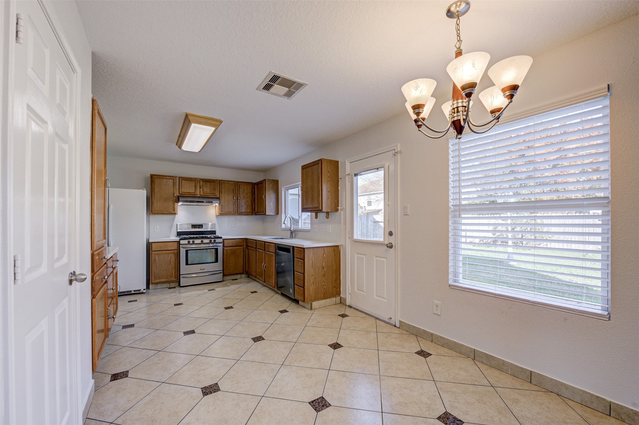 3118 Clipper Winds Way Property Photo 6