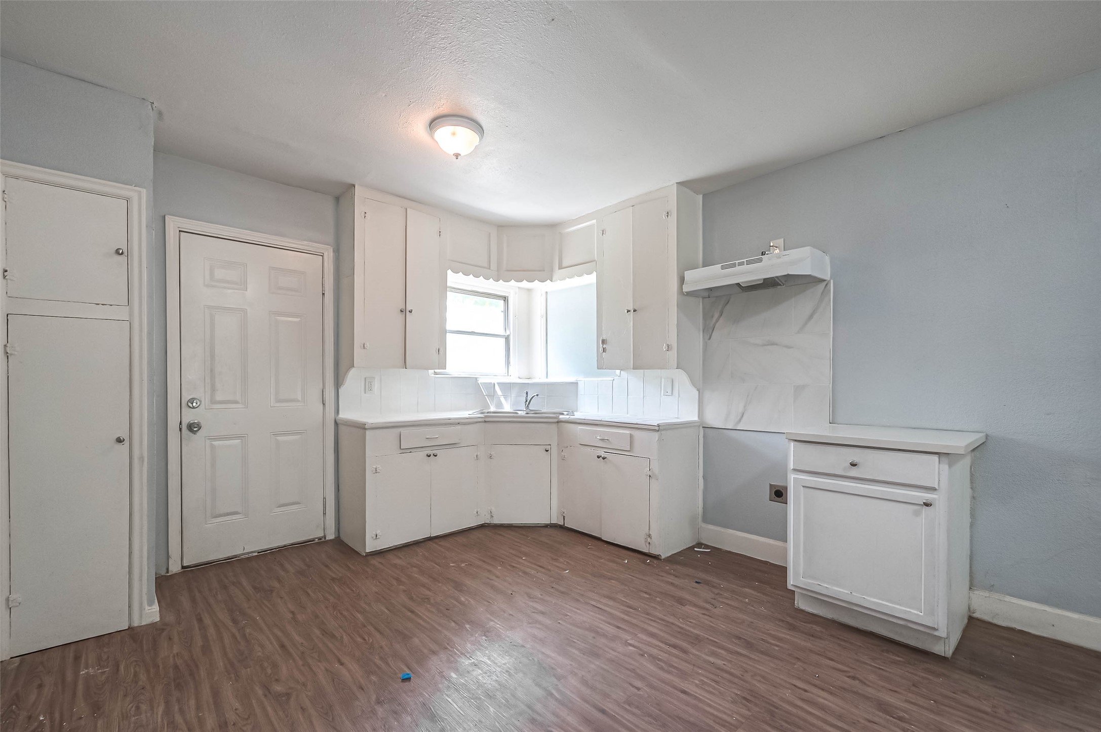 8129 Barkley Street Property Photo 5