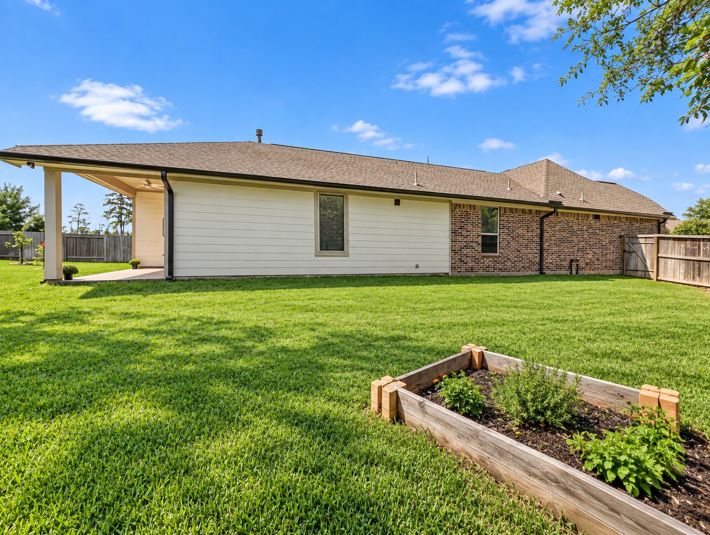 211 Selado Creek Drive Property Photo 40