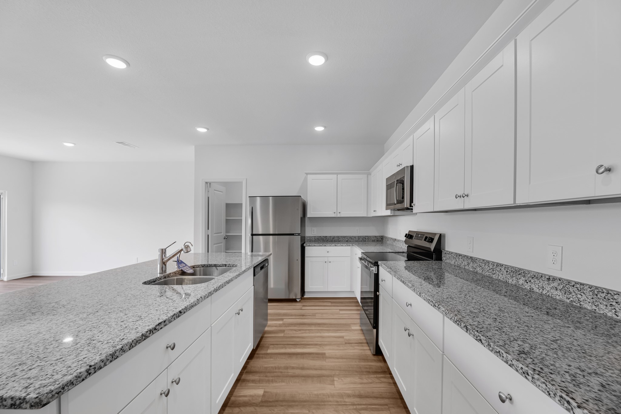 6315 Kerry Highlands Way Property Photo 3