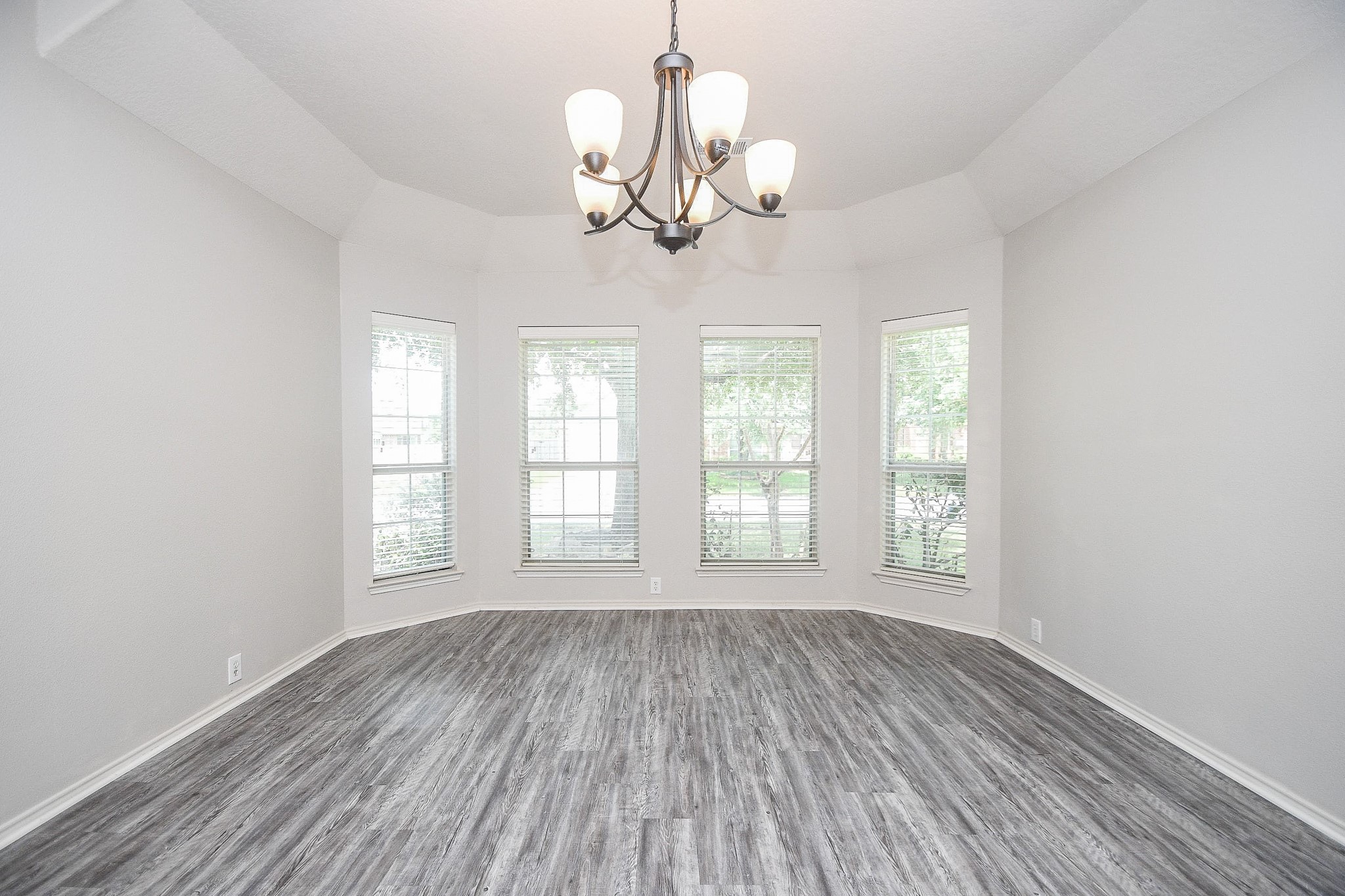 30406 Mesa Valley Drive Property Photo 2
