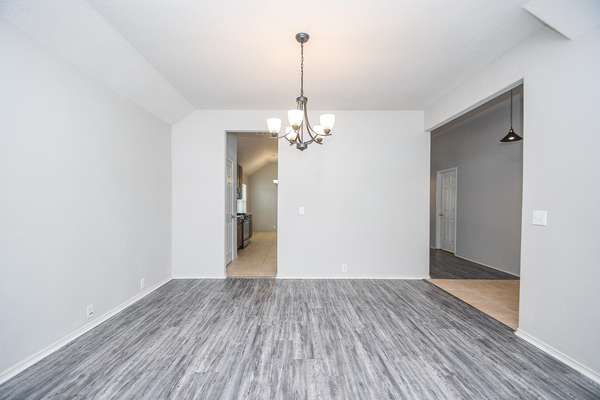30406 Mesa Valley Drive Property Photo 3