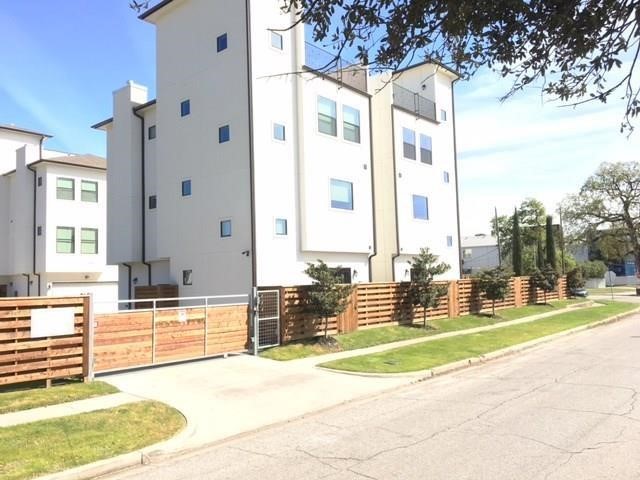 2551 Calumet Street Property Photo 2
